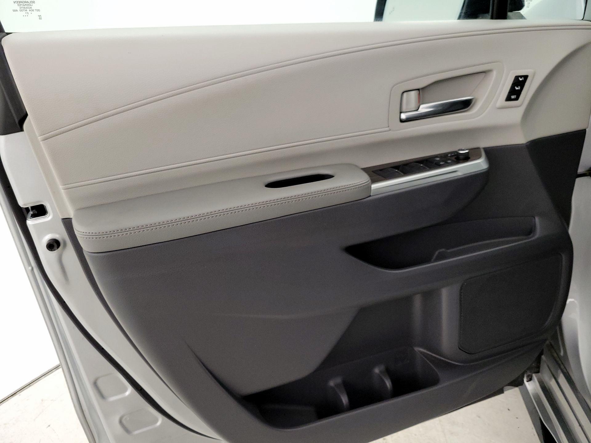 Thumbnail: 2021 Toyota Sienna - 12