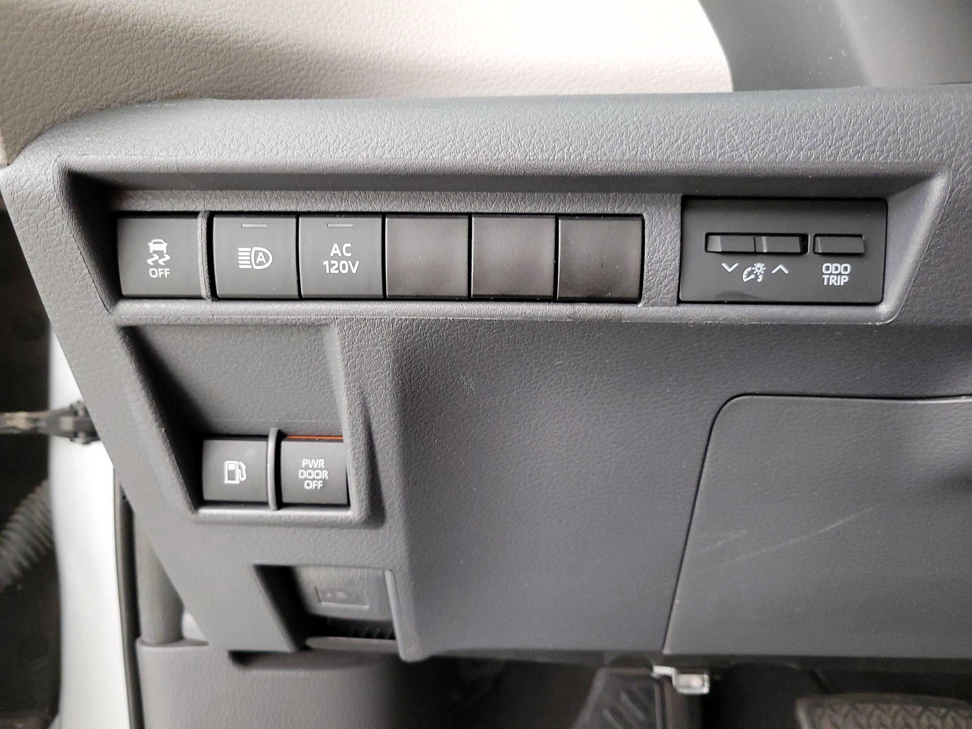Thumbnail: 2021 Toyota Sienna - 13