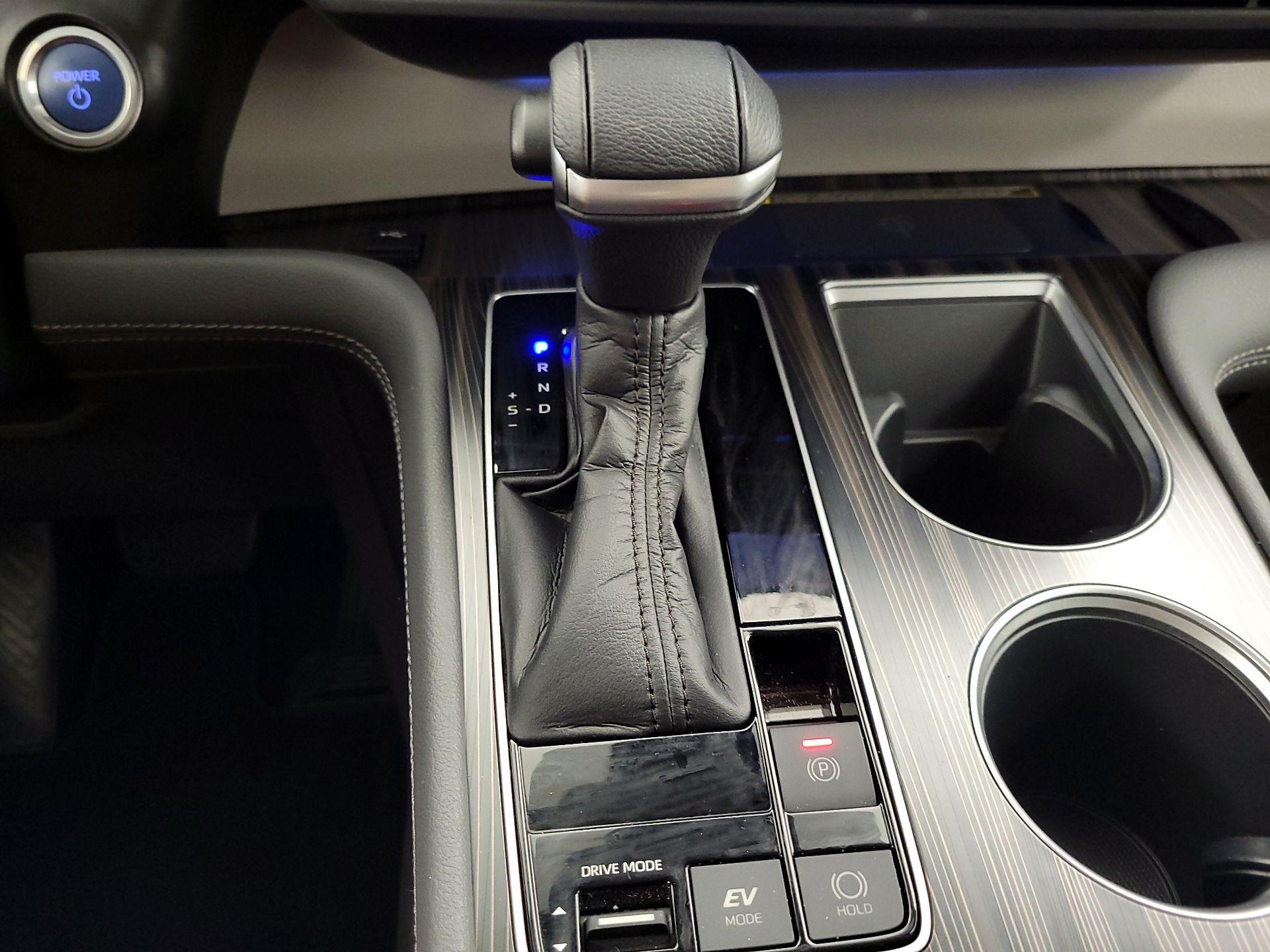 Thumbnail: 2021 Toyota Sienna - 18