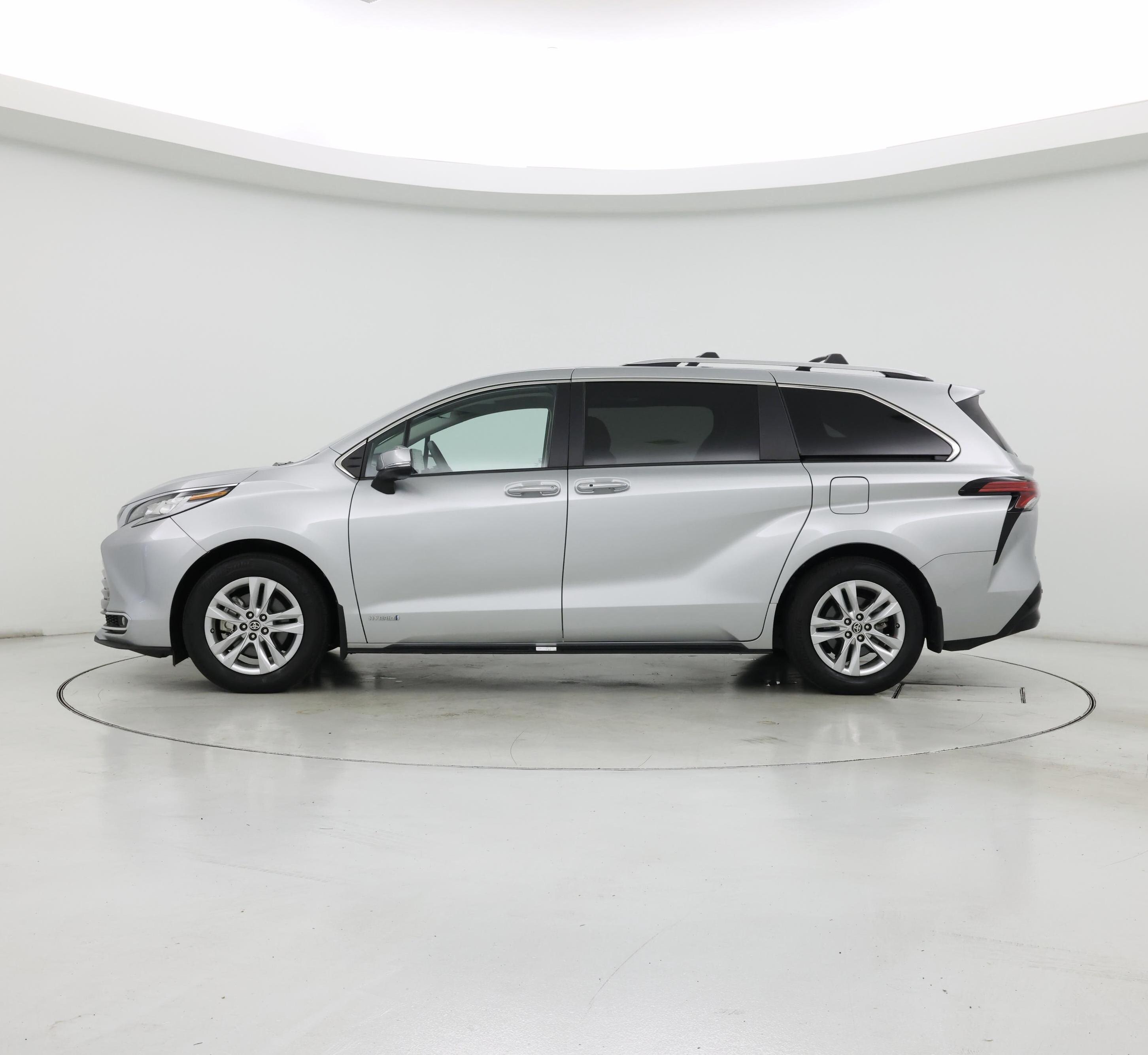 Thumbnail: 2021 Toyota Sienna - 3