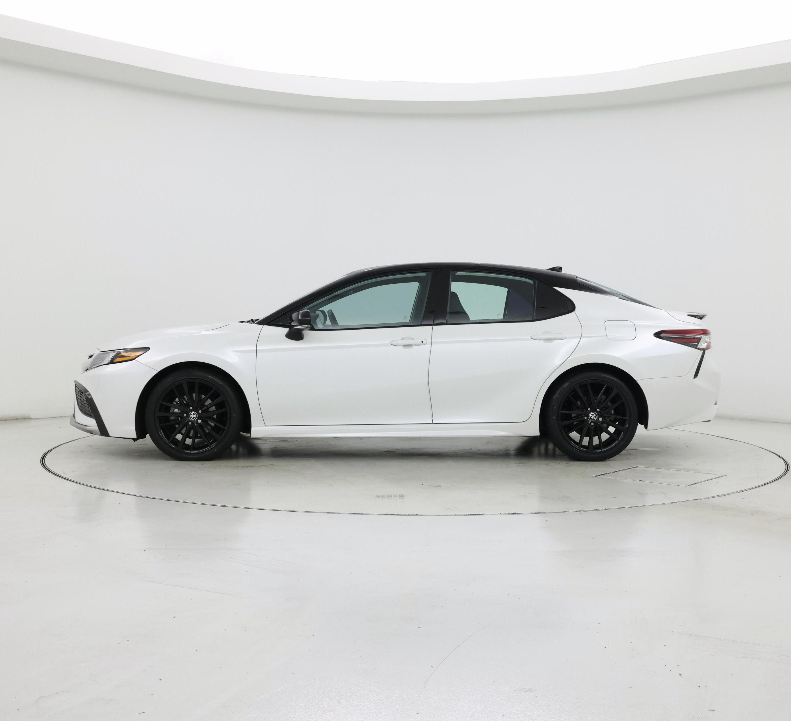 Thumbnail: 2022 Toyota Camry - 3