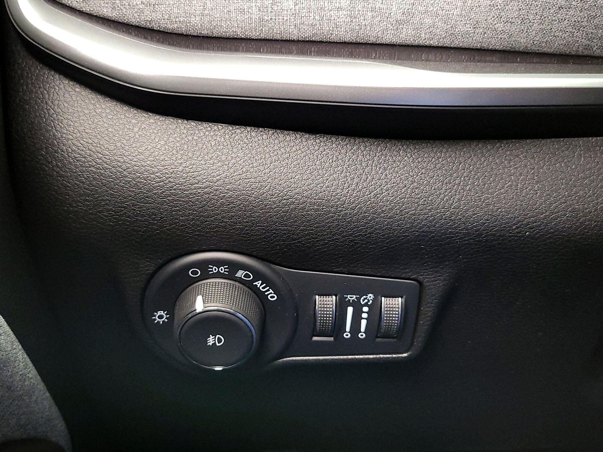 Thumbnail: 2022 Jeep Compass - 13
