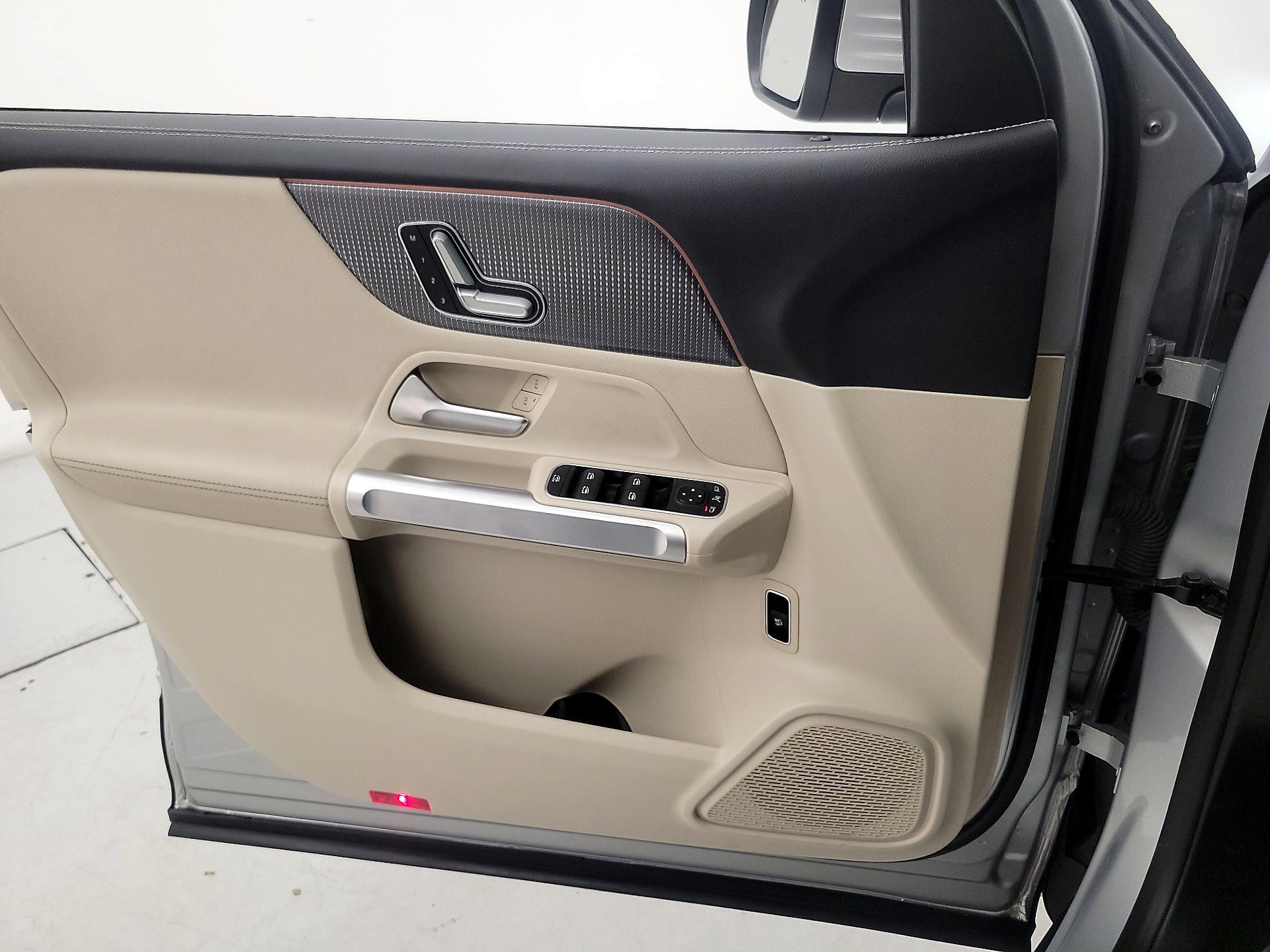 Thumbnail: 2021 Mercedes-Benz GLB - 12