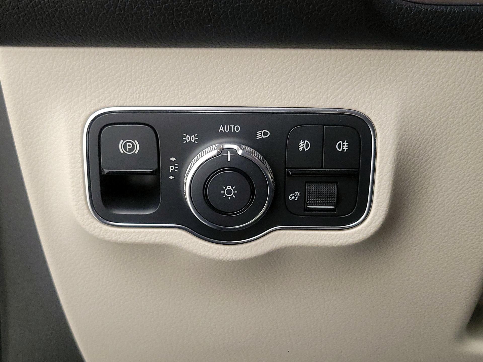 Thumbnail: 2021 Mercedes-Benz GLB - 13