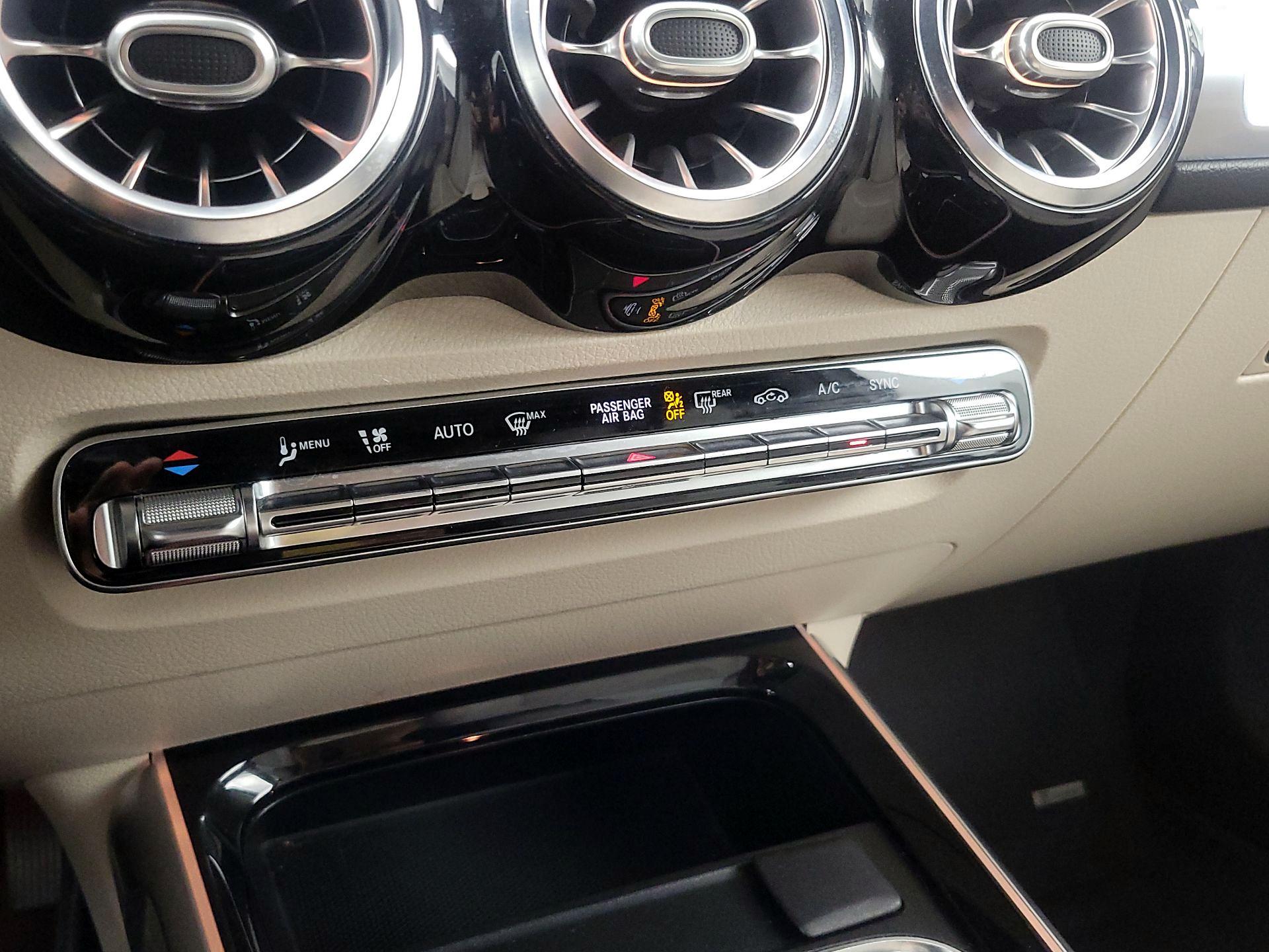 Thumbnail: 2021 Mercedes-Benz GLB - 16