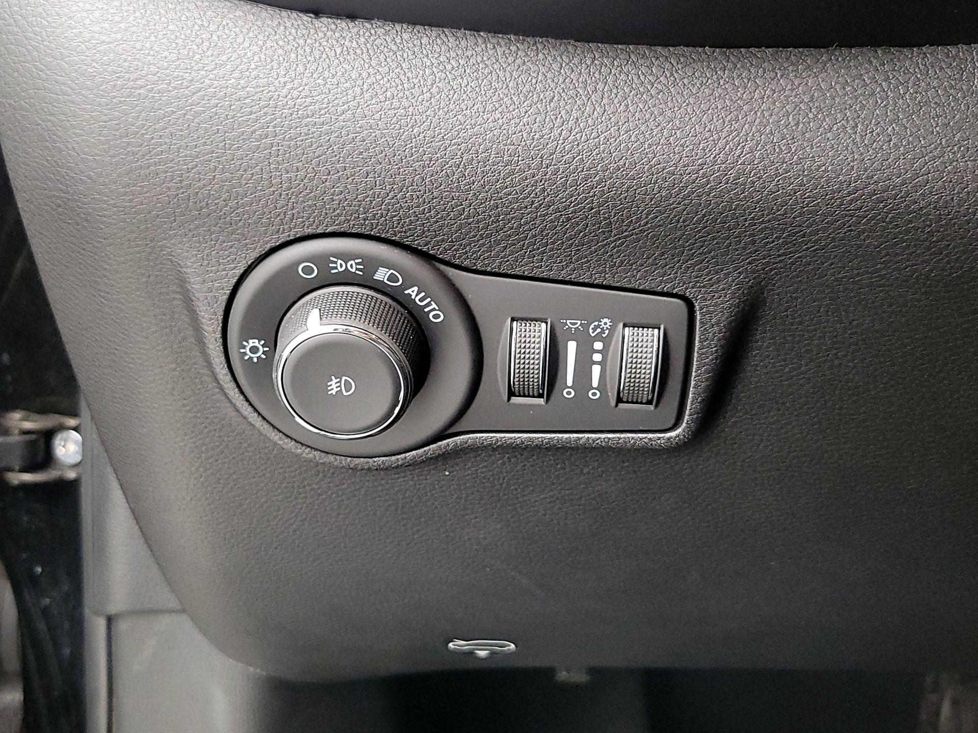 Thumbnail: 2022 Jeep Compass - 13