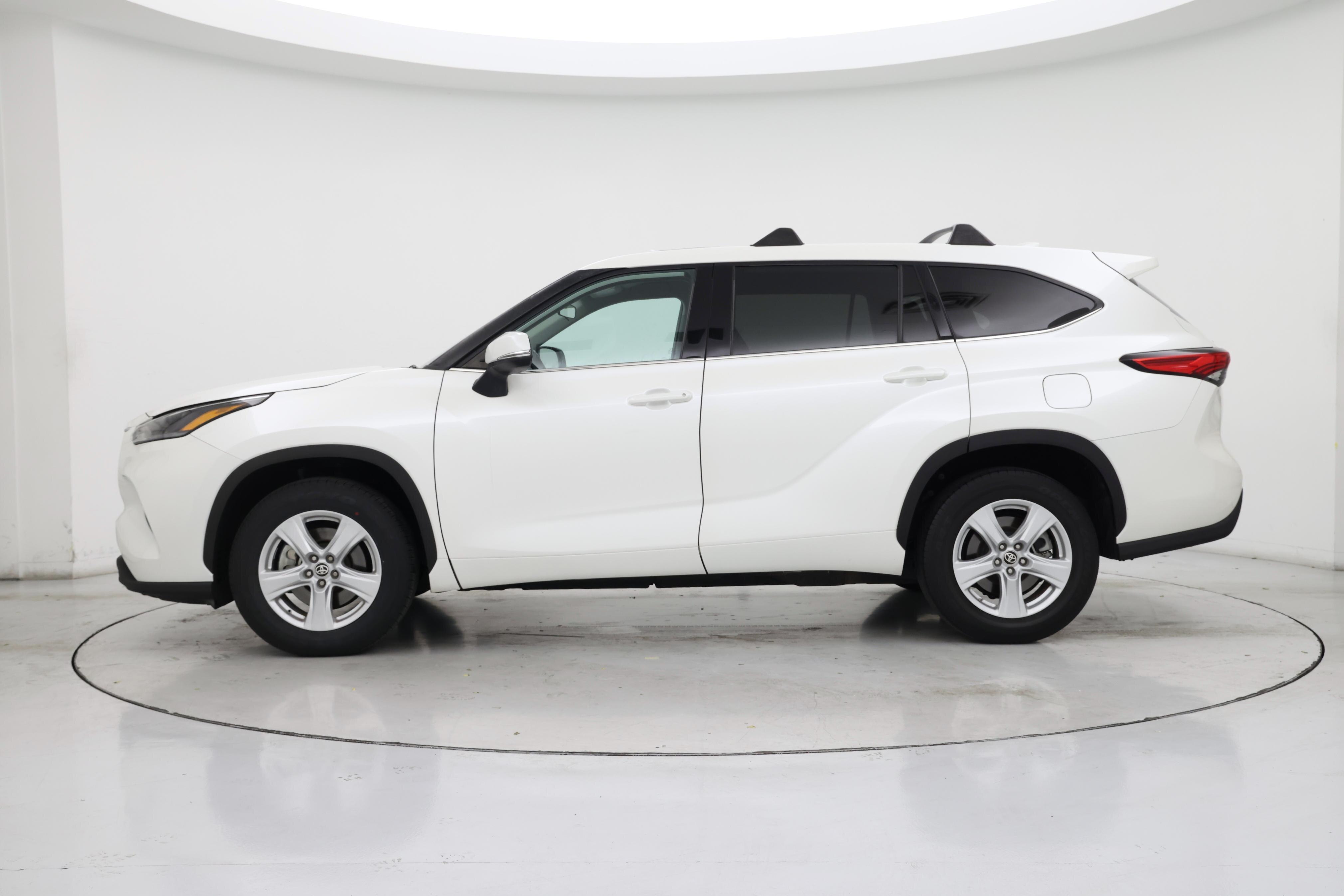 Thumbnail: 2021 Toyota Highlander - 3