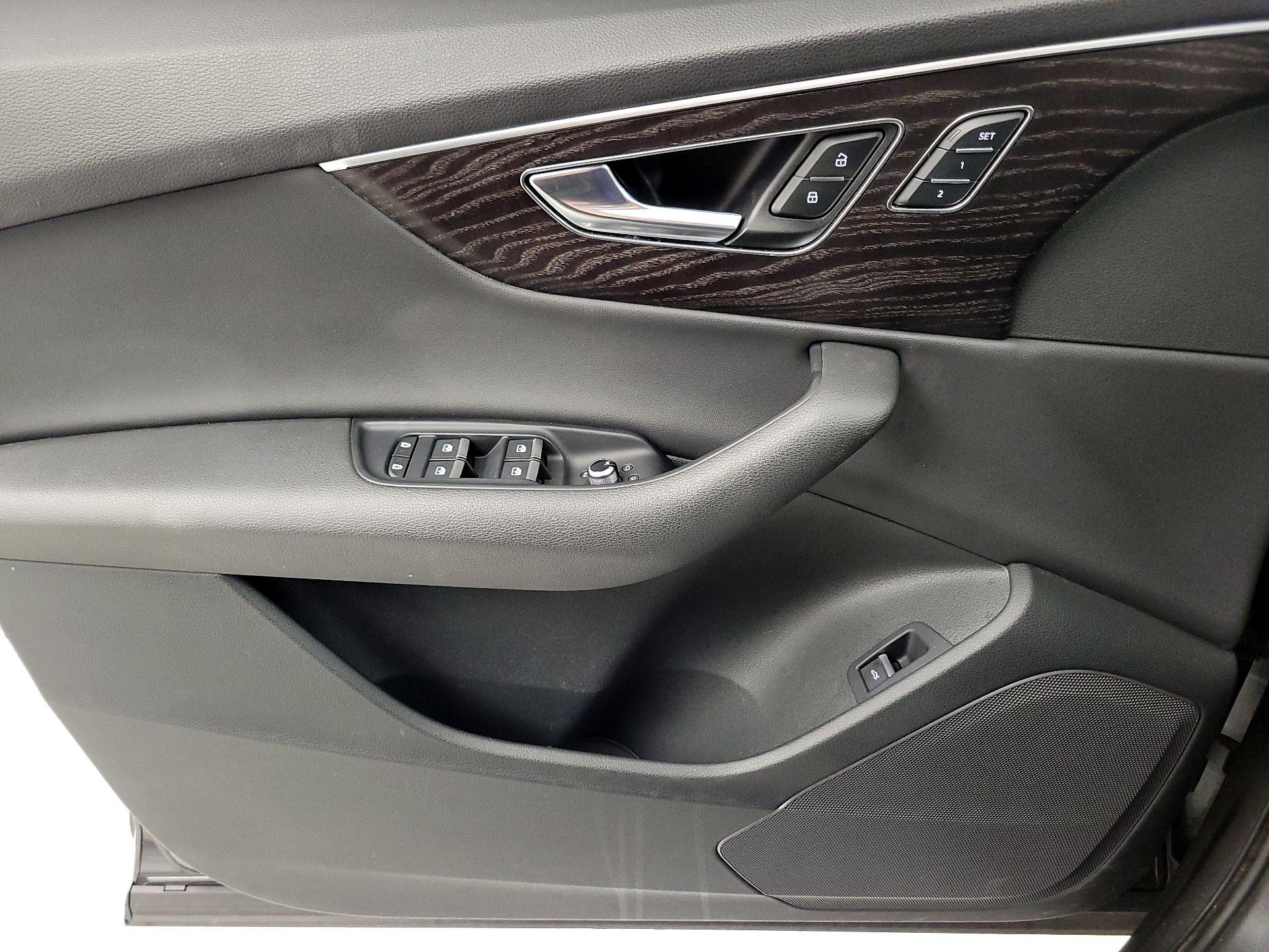Thumbnail: 2021 Audi Q7 - 12