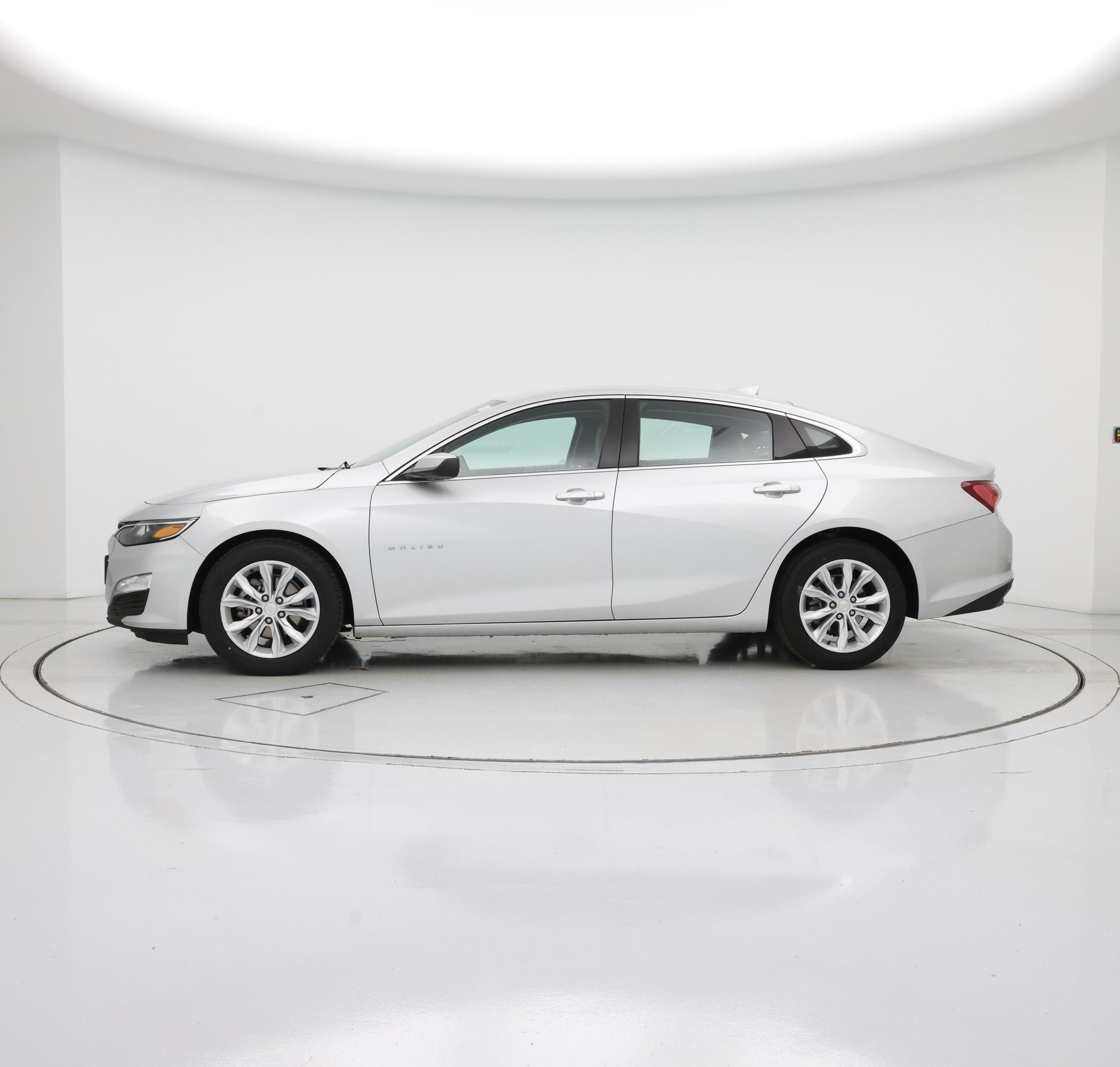 Thumbnail: 2021 Chevrolet Malibu - 3