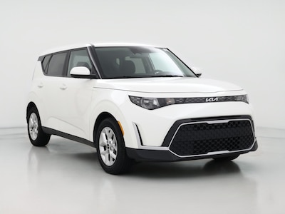 White 2023 Kia Soul LX