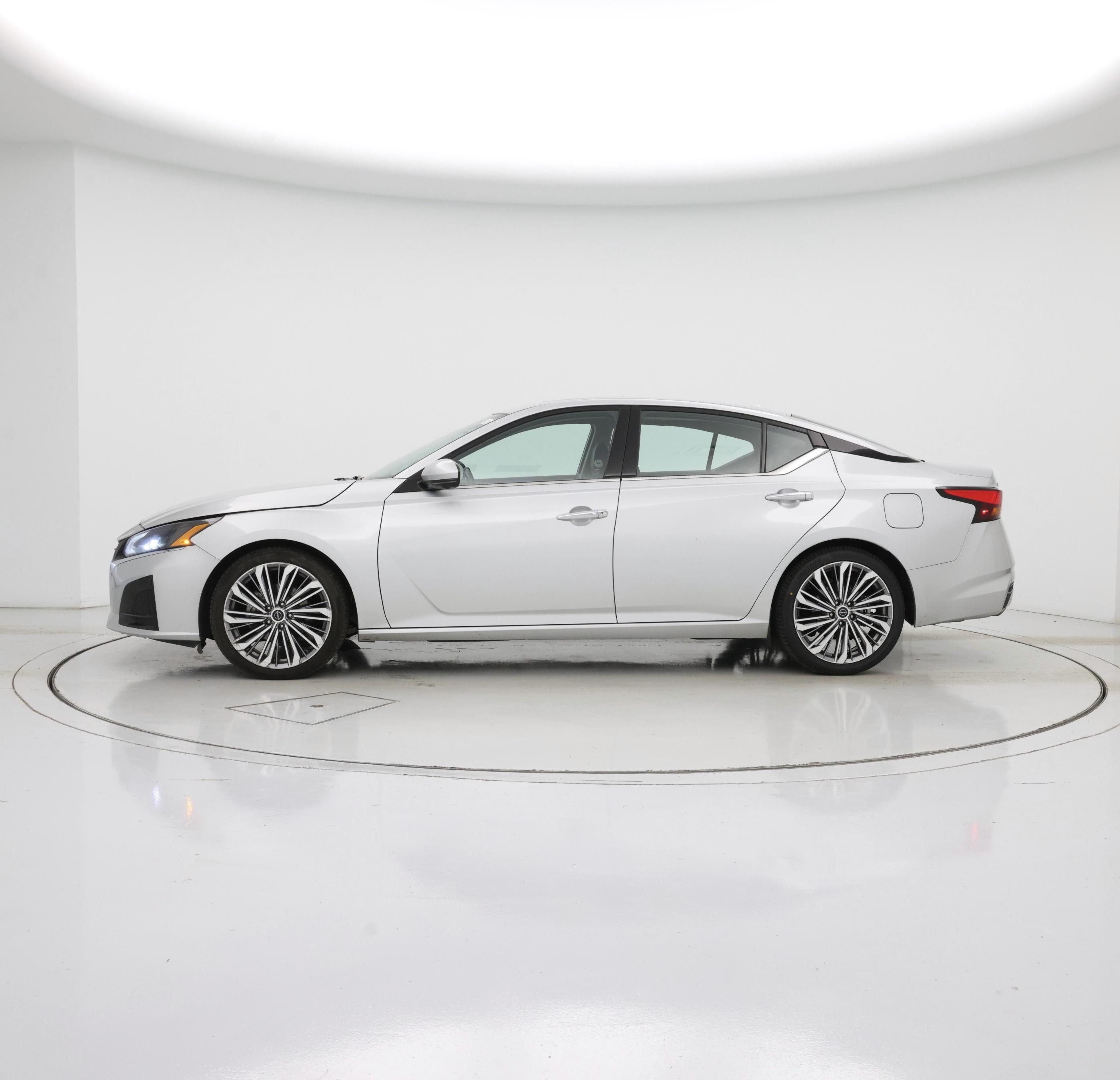 Thumbnail: 2023 Nissan Altima - 3