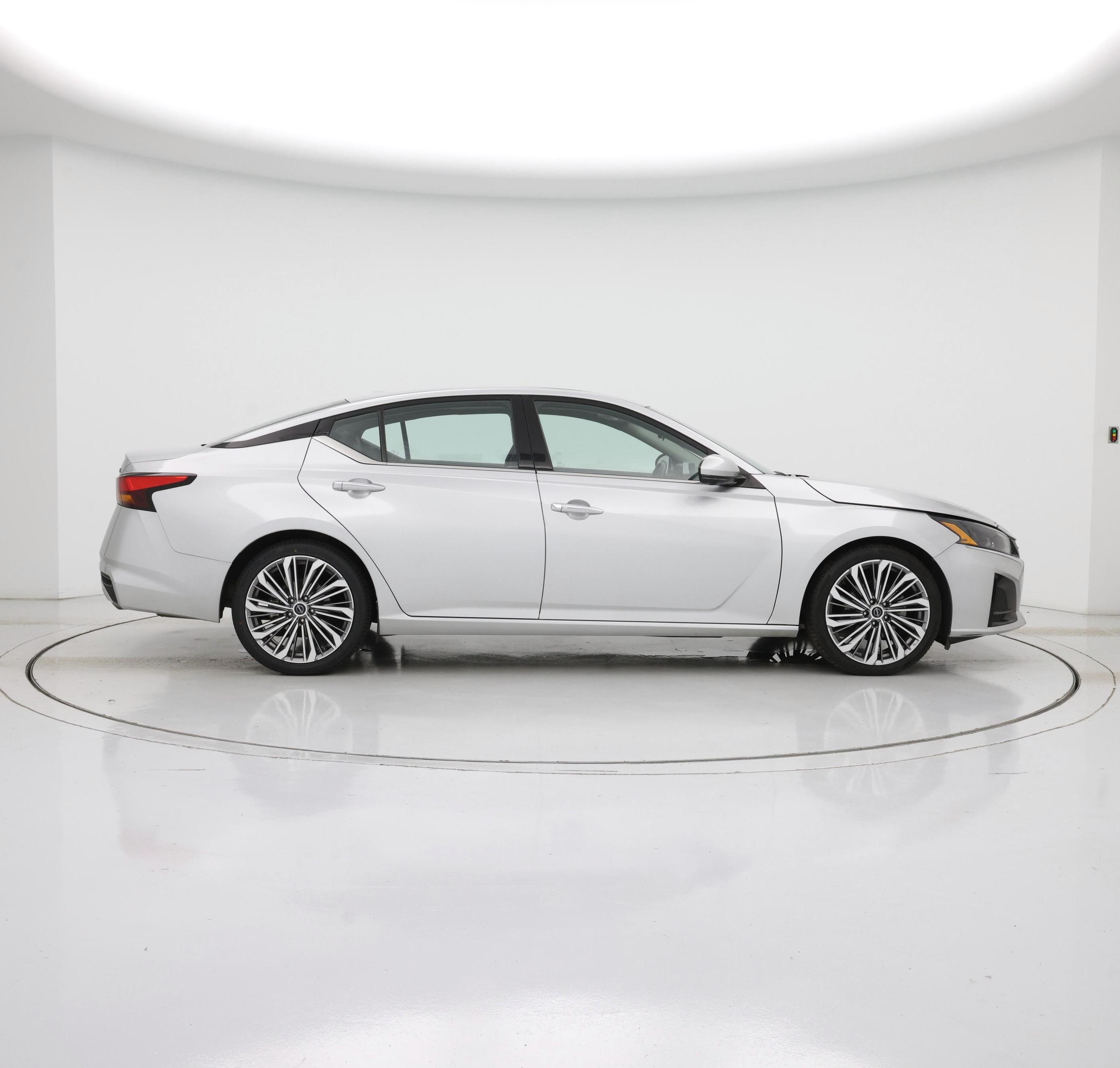 Thumbnail: 2023 Nissan Altima - 7