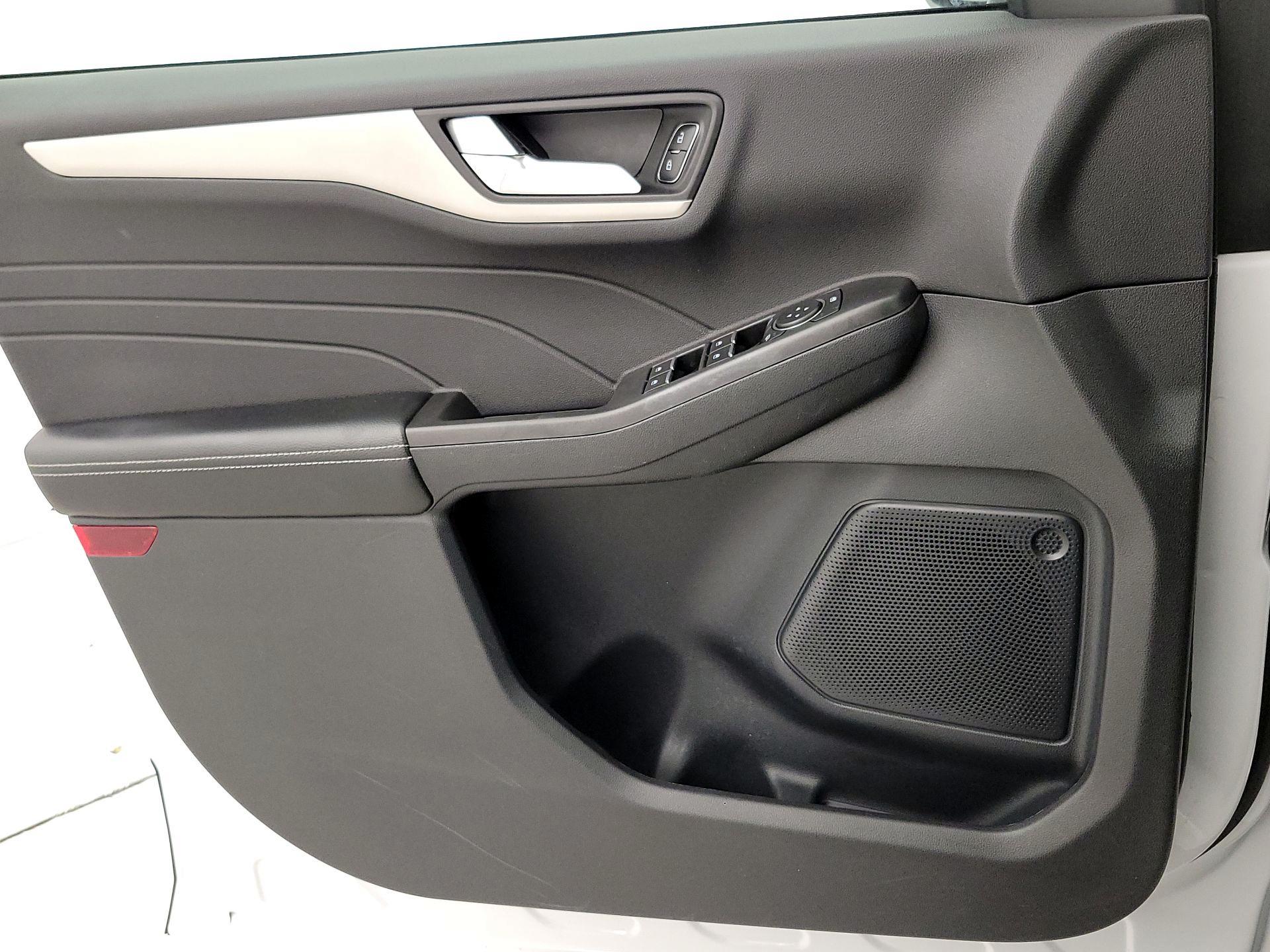 Thumbnail: 2021 Ford Escape - 12