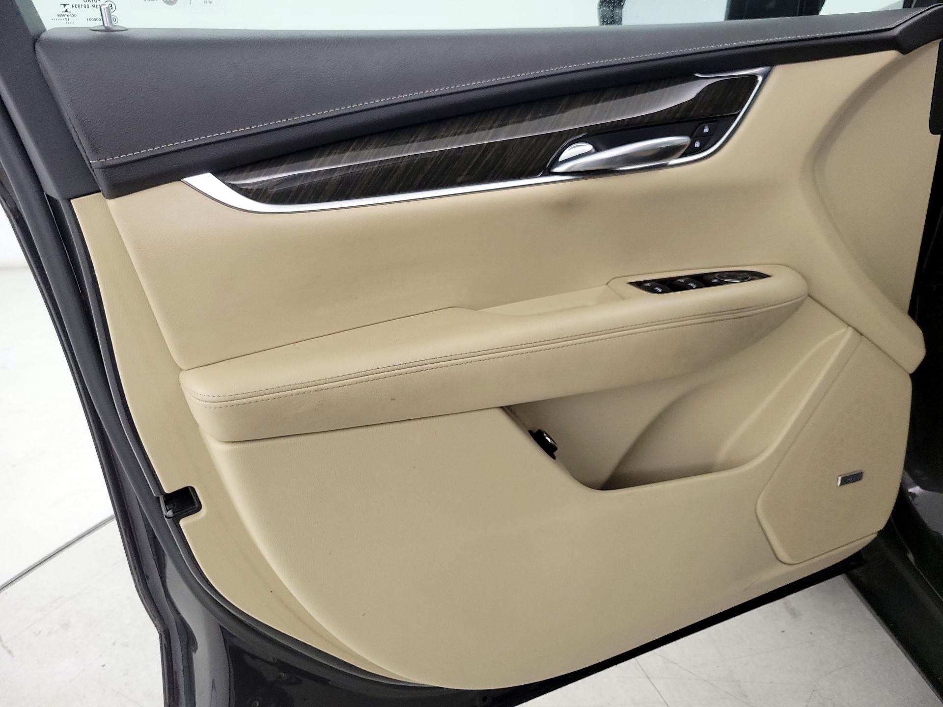 Thumbnail: 2018 Cadillac XT5 - 12