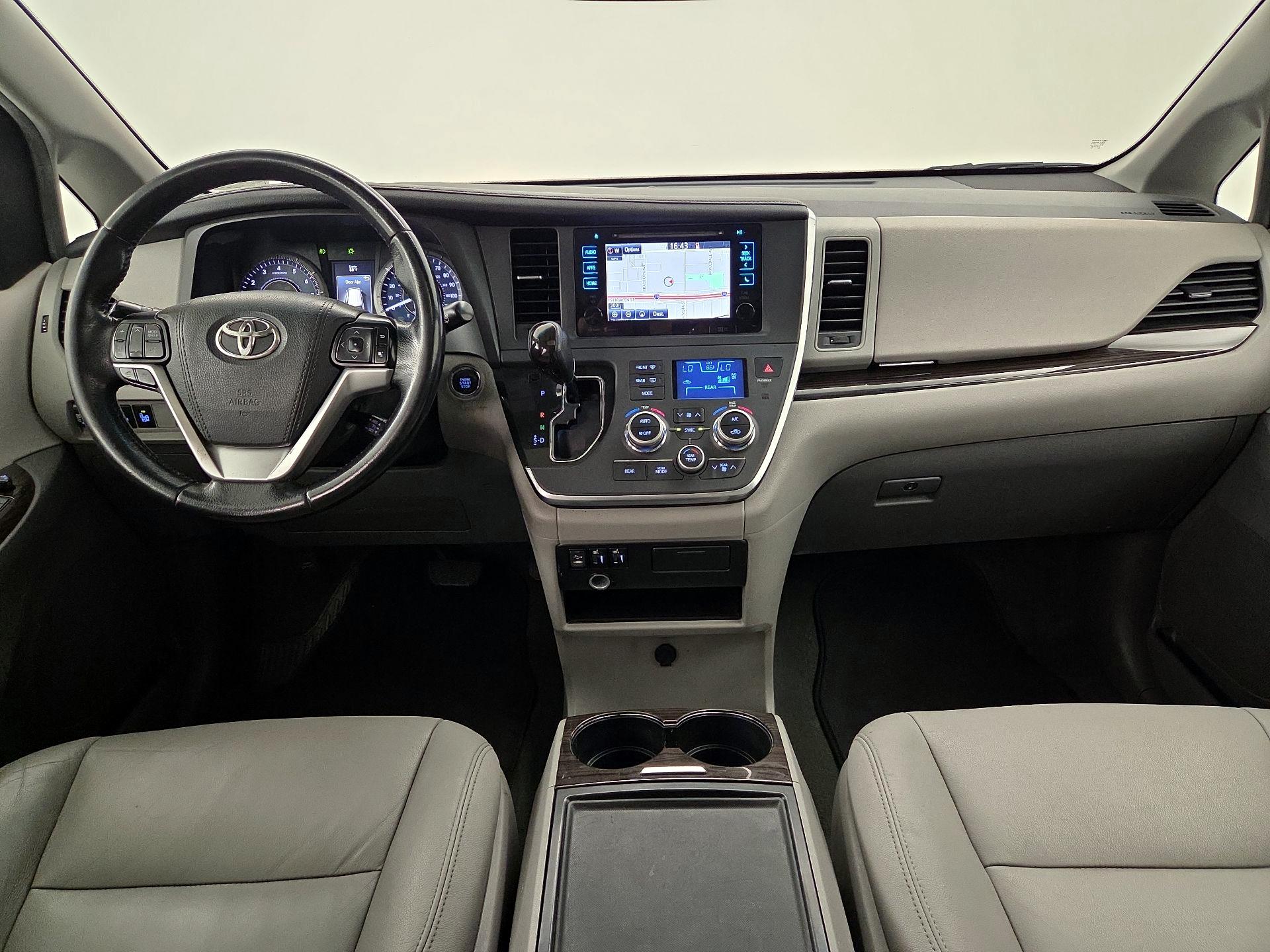 Thumbnail: 2015 Toyota Sienna - 9