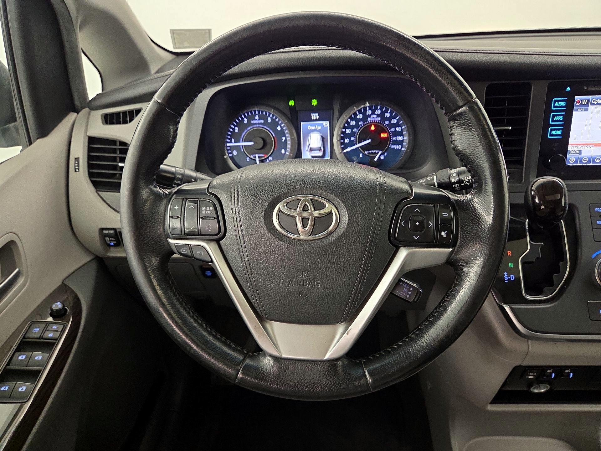 Thumbnail: 2015 Toyota Sienna - 10
