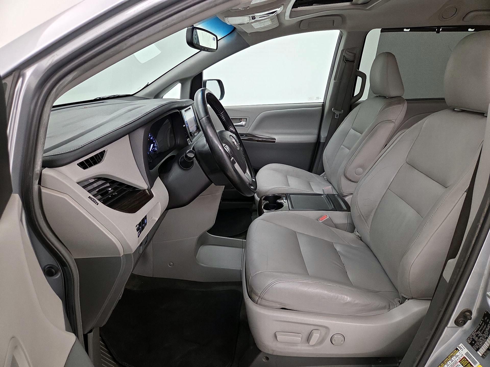 Thumbnail: 2015 Toyota Sienna - 11