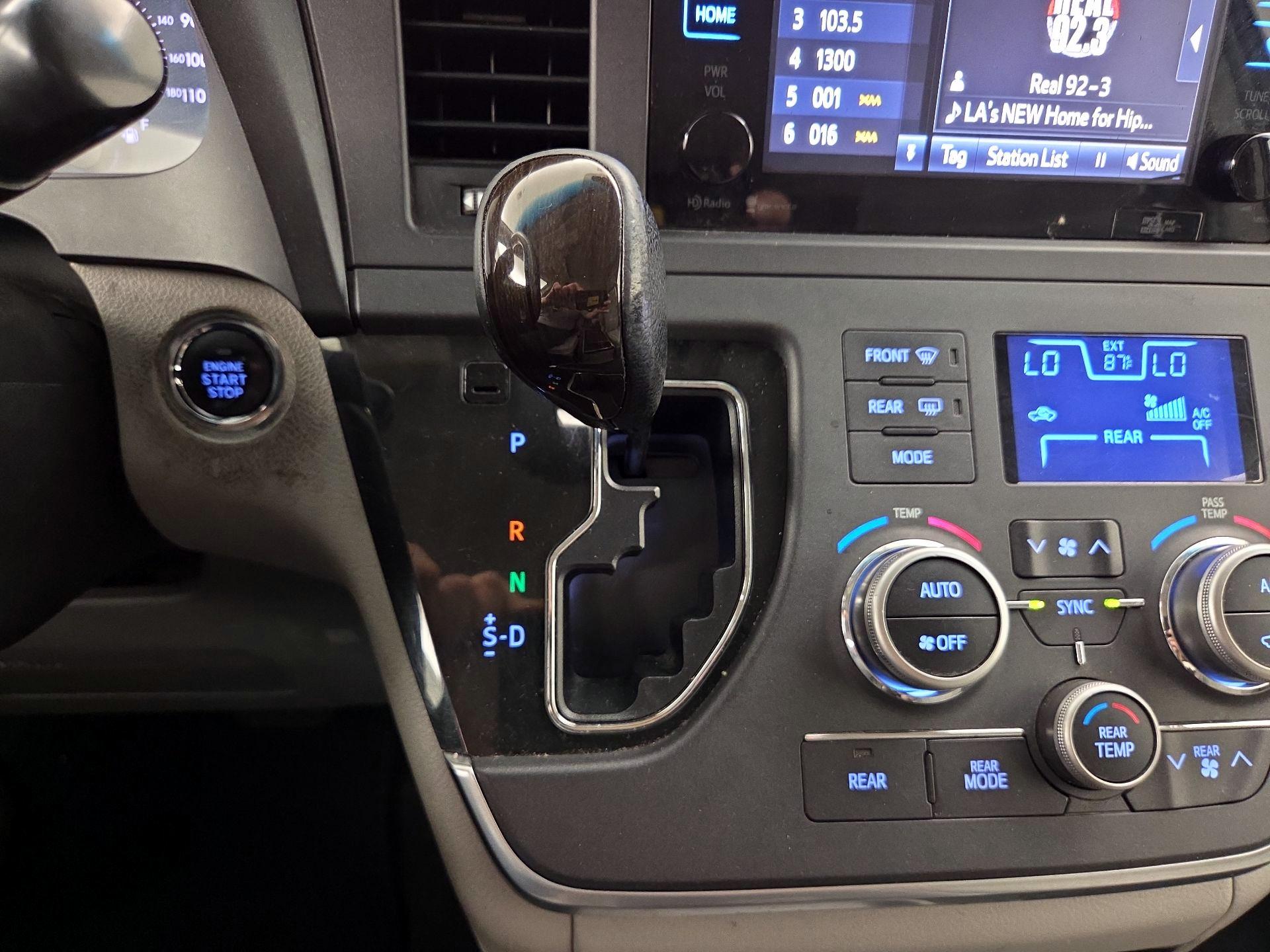Thumbnail: 2015 Toyota Sienna - 18