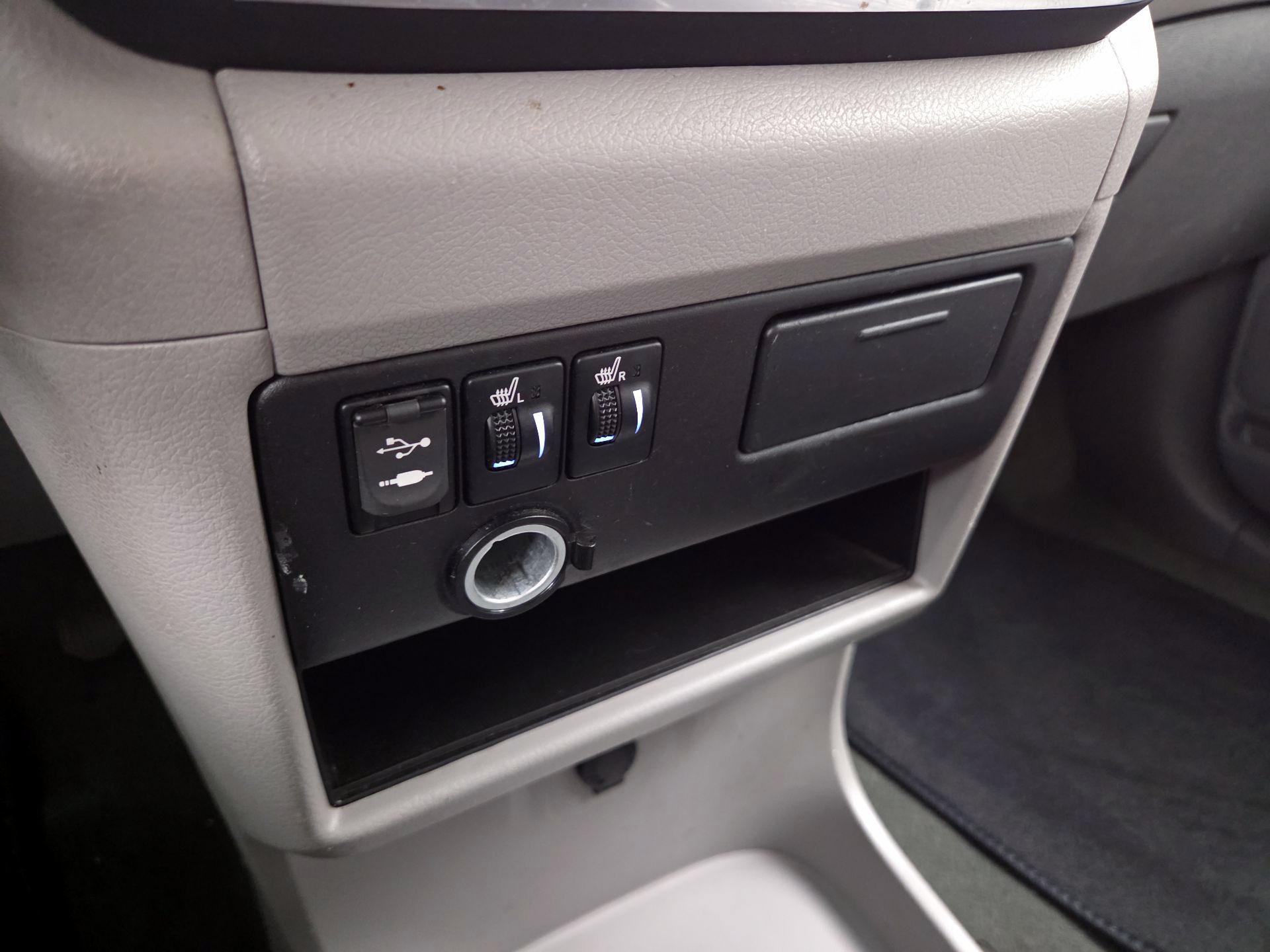 Thumbnail: 2015 Toyota Sienna - 19