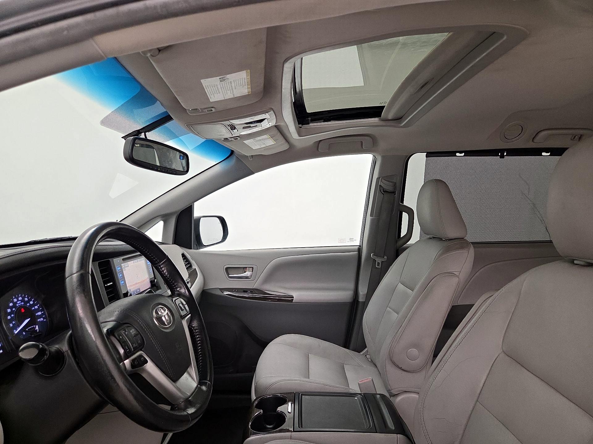 Thumbnail: 2015 Toyota Sienna - 20