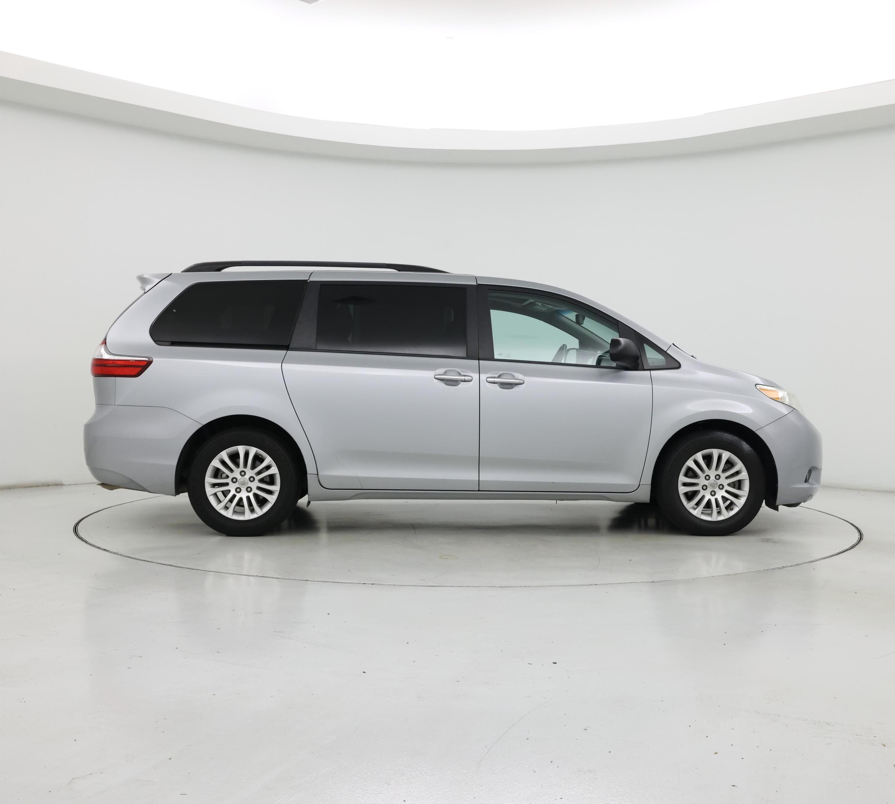 Thumbnail: 2015 Toyota Sienna - 7