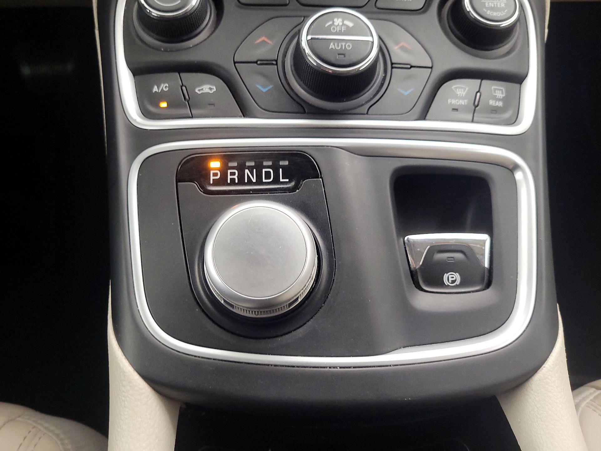 Thumbnail: 2015 Chrysler 200 - 18