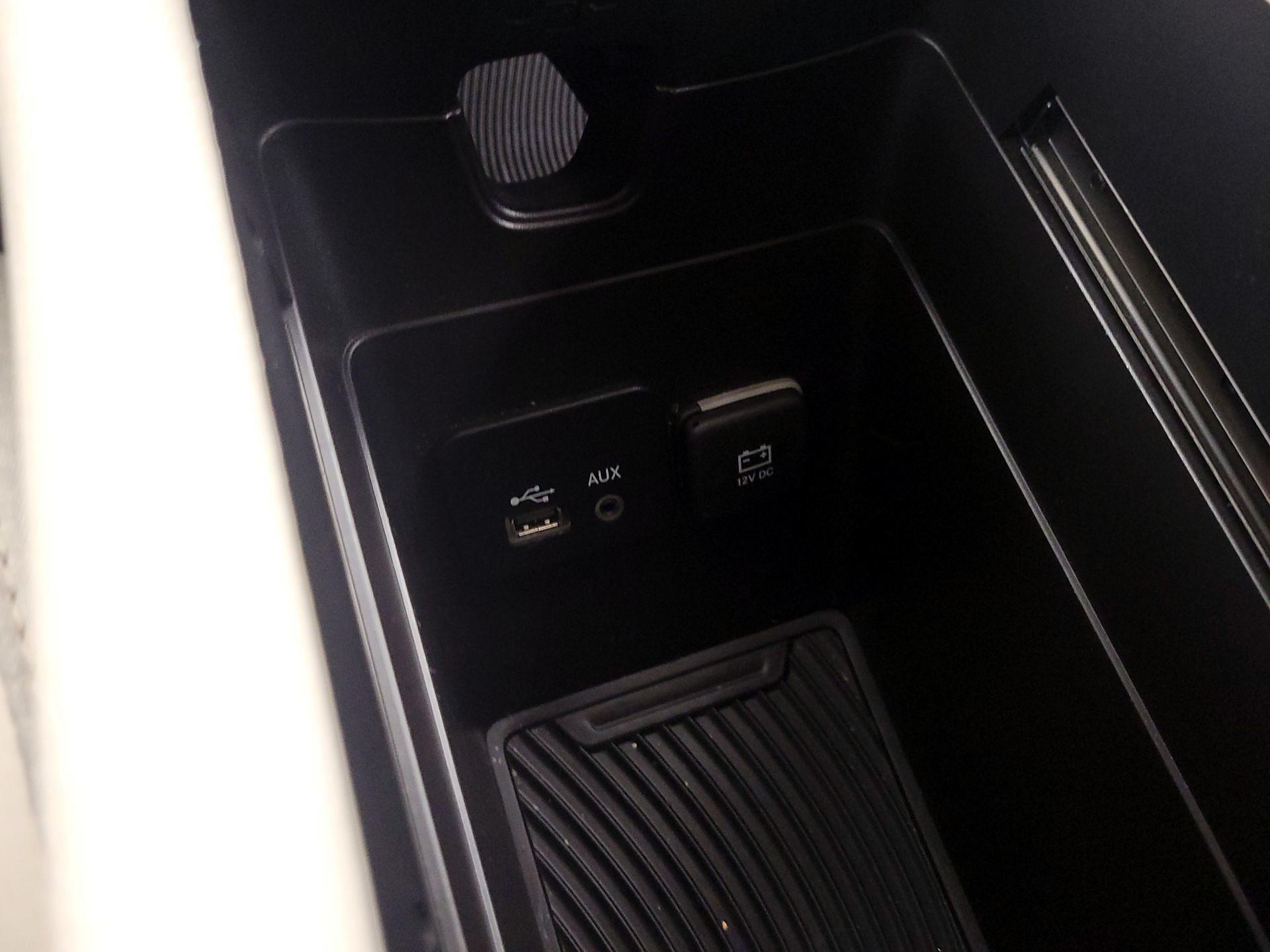 Thumbnail: 2015 Chrysler 200 - 19