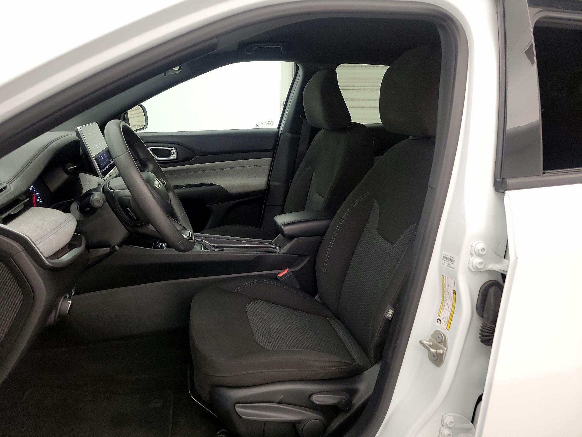 Thumbnail: 2023 Jeep Compass - 11