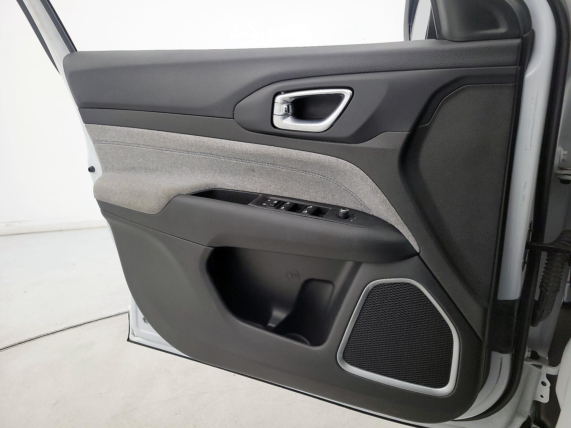 Thumbnail: 2023 Jeep Compass - 12