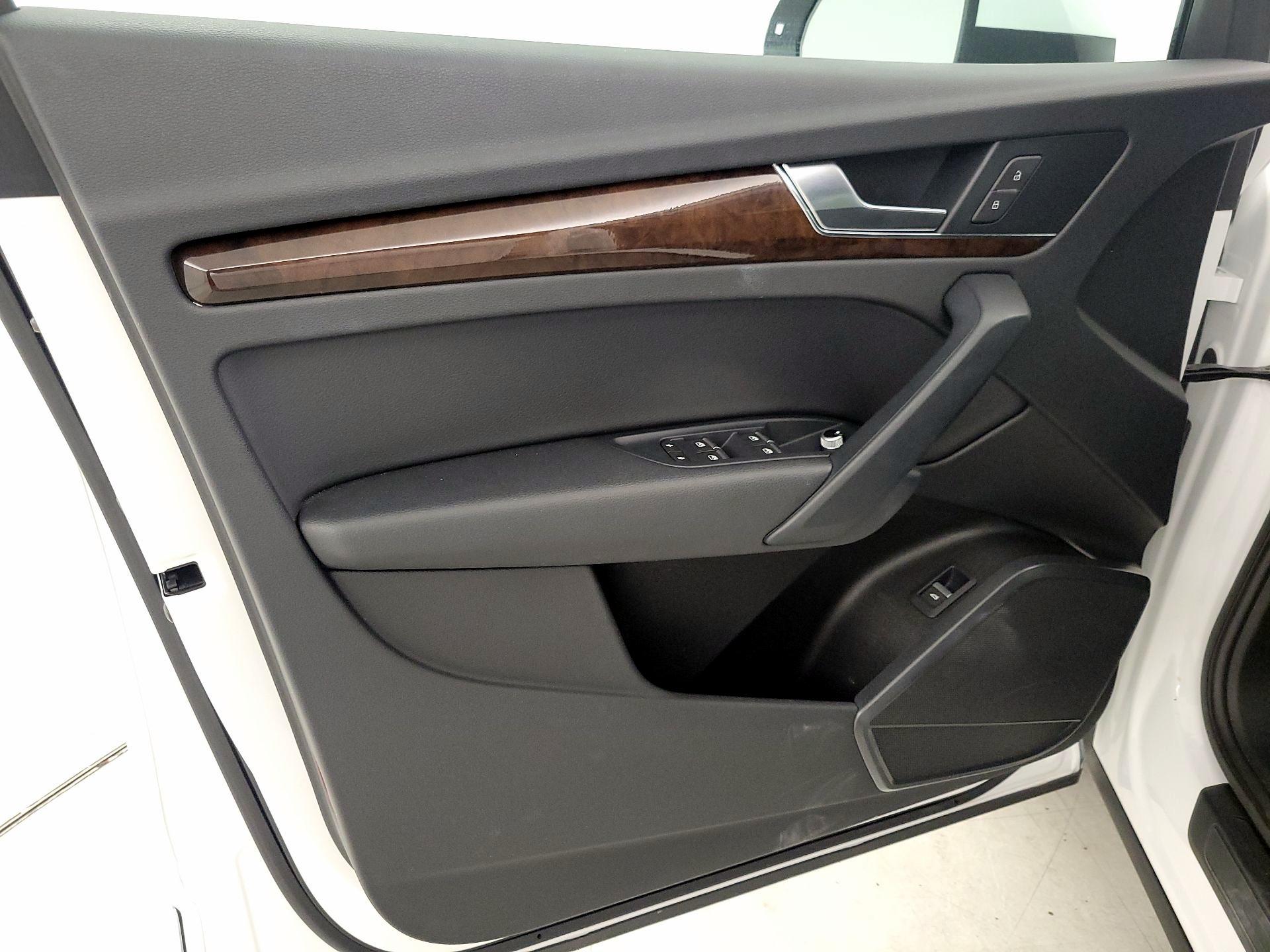 Thumbnail: 2020 Audi Q5 - 12