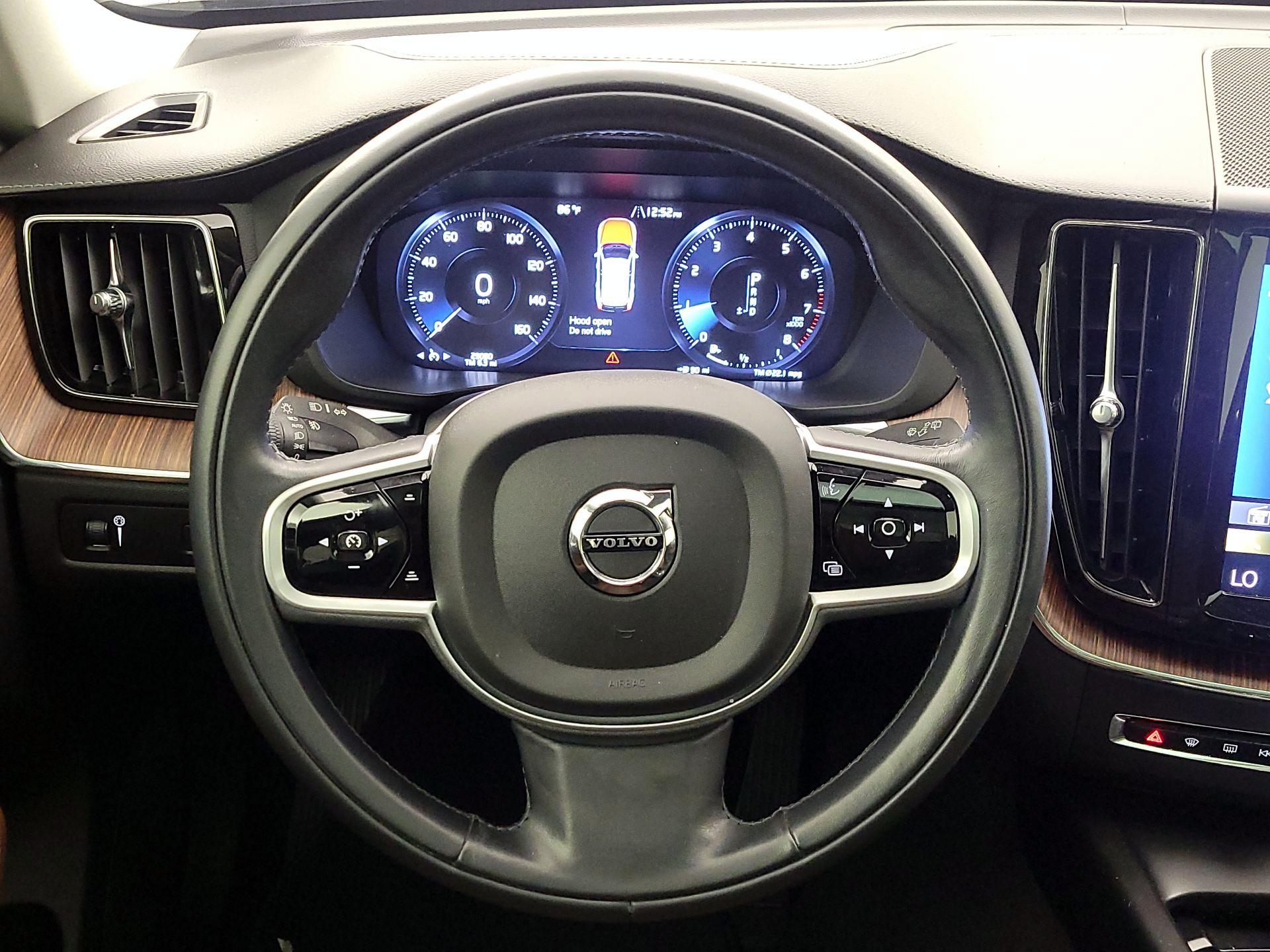 Thumbnail: 2020 Volvo XC60 - 10