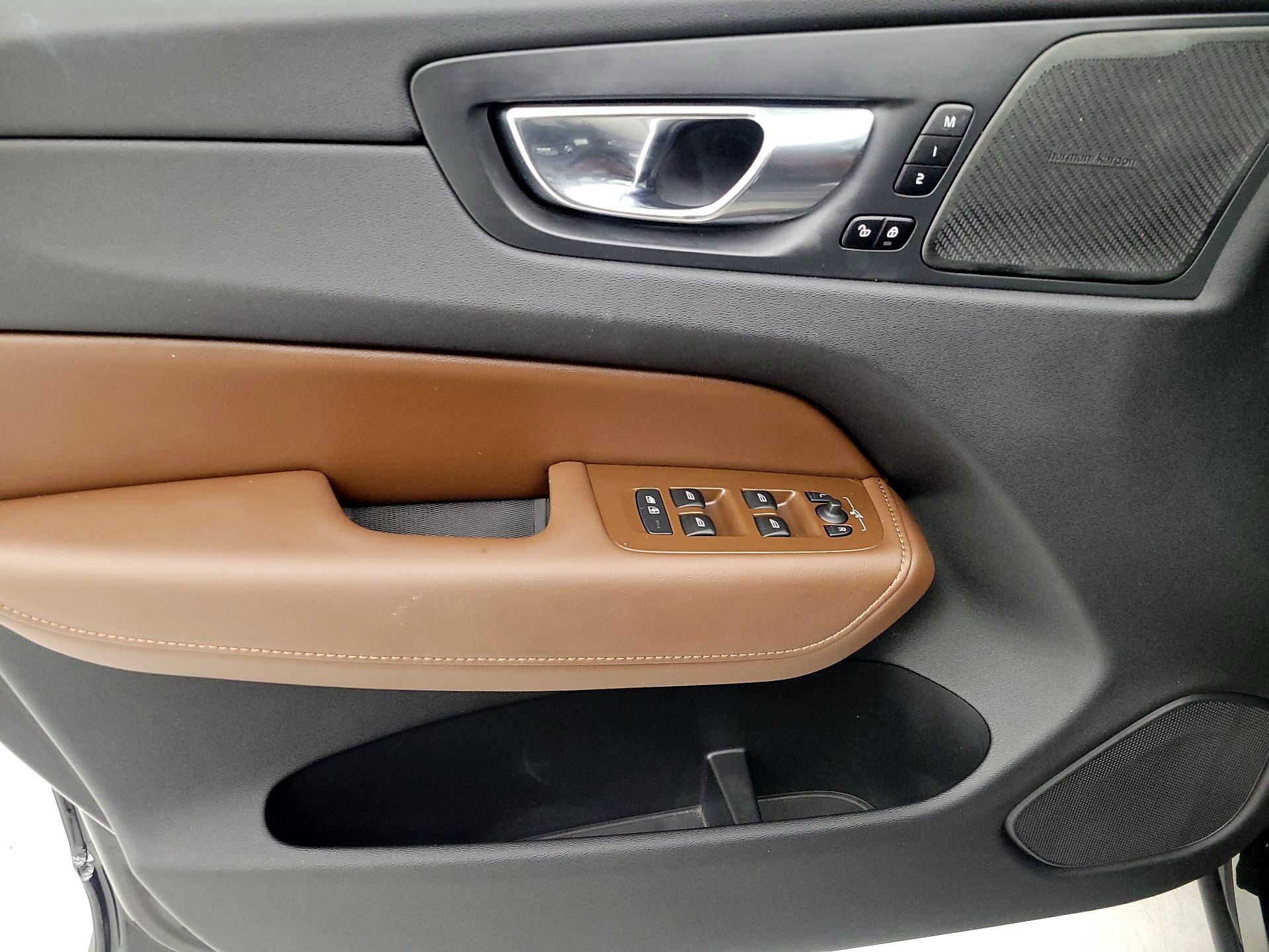 Thumbnail: 2020 Volvo XC60 - 12