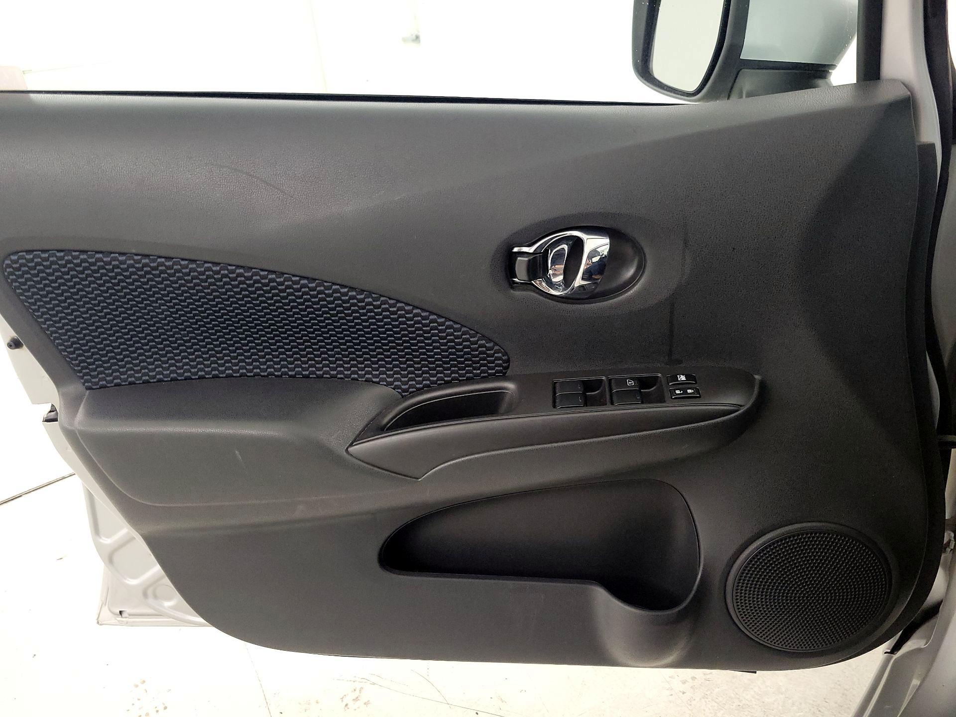Thumbnail: 2016 Nissan Versa Note - 12