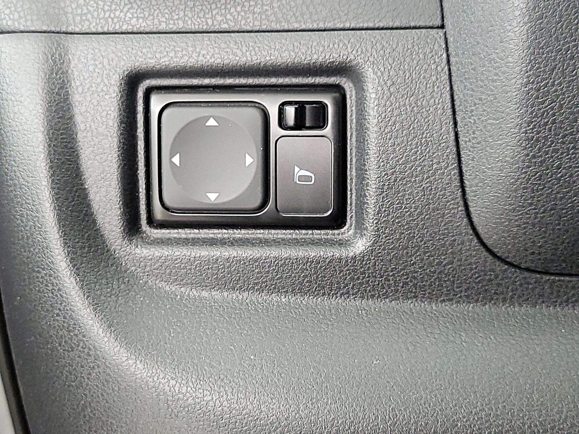 Thumbnail: 2016 Nissan Versa Note - 13