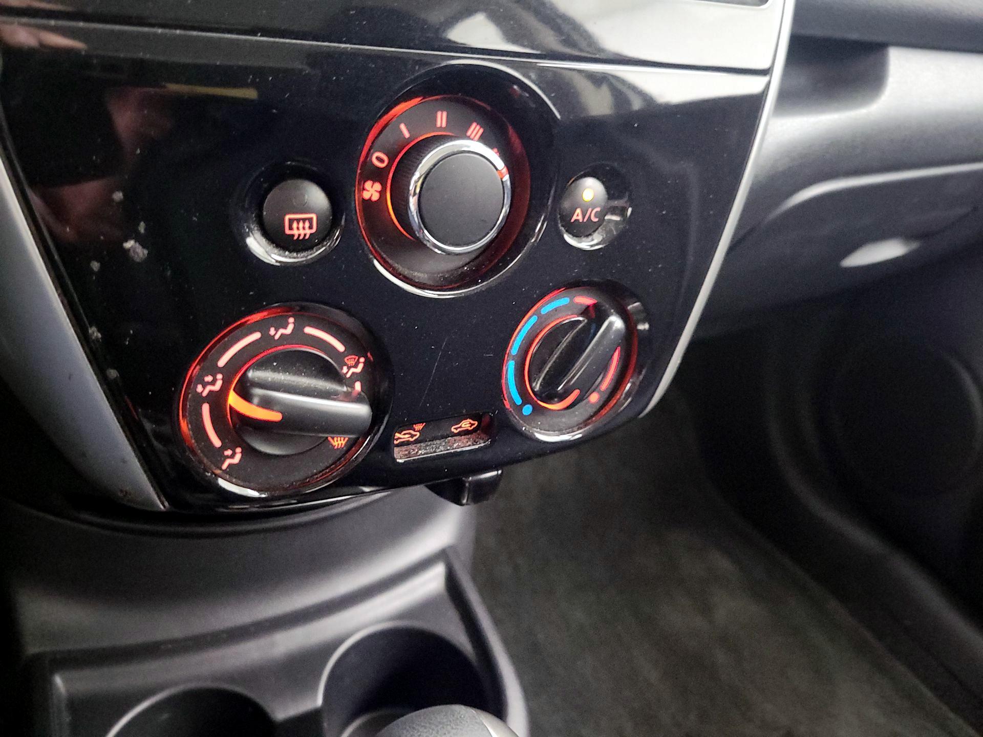Thumbnail: 2016 Nissan Versa Note - 16