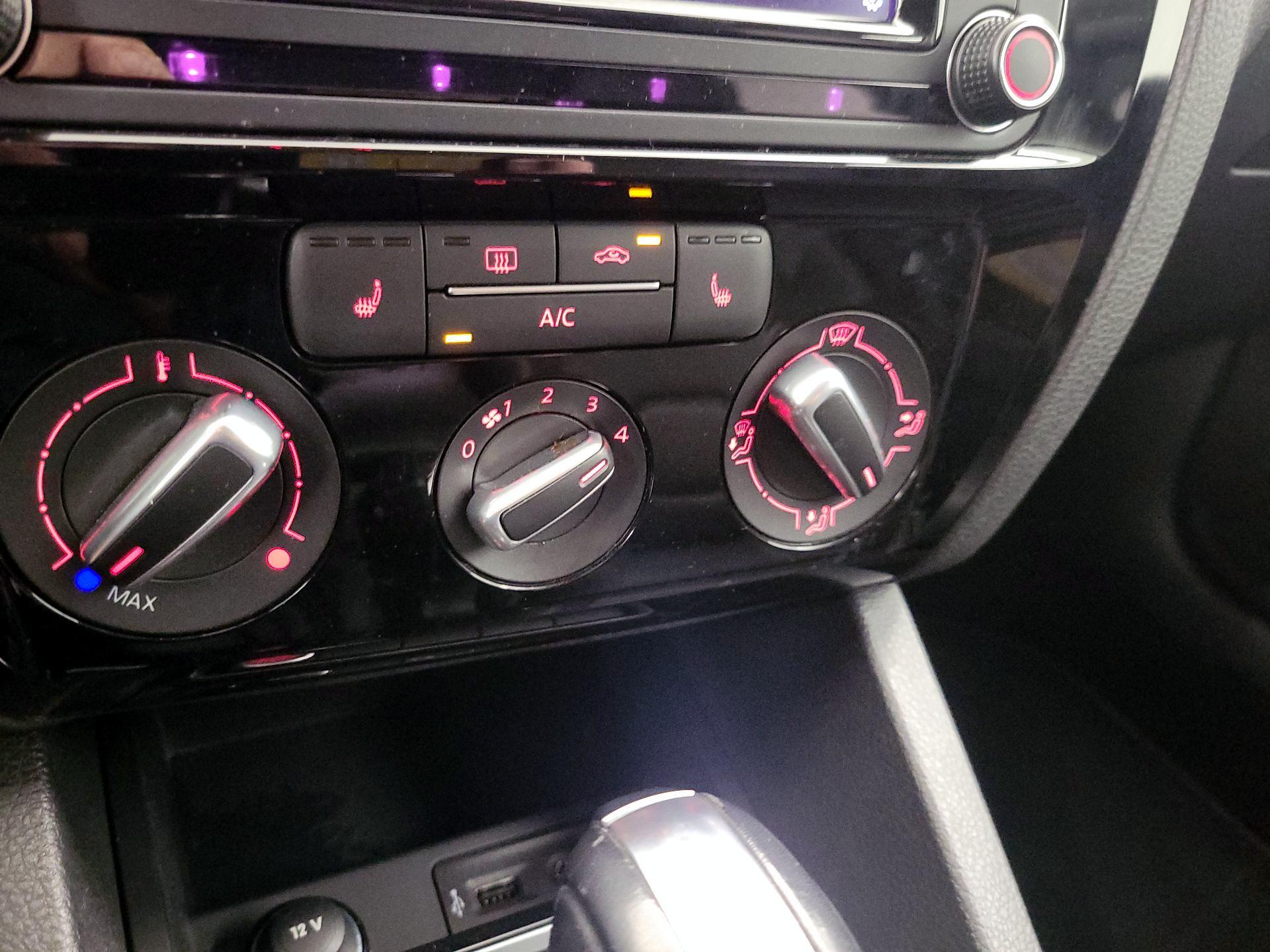 Thumbnail: 2016 Volkswagen Jetta - 17