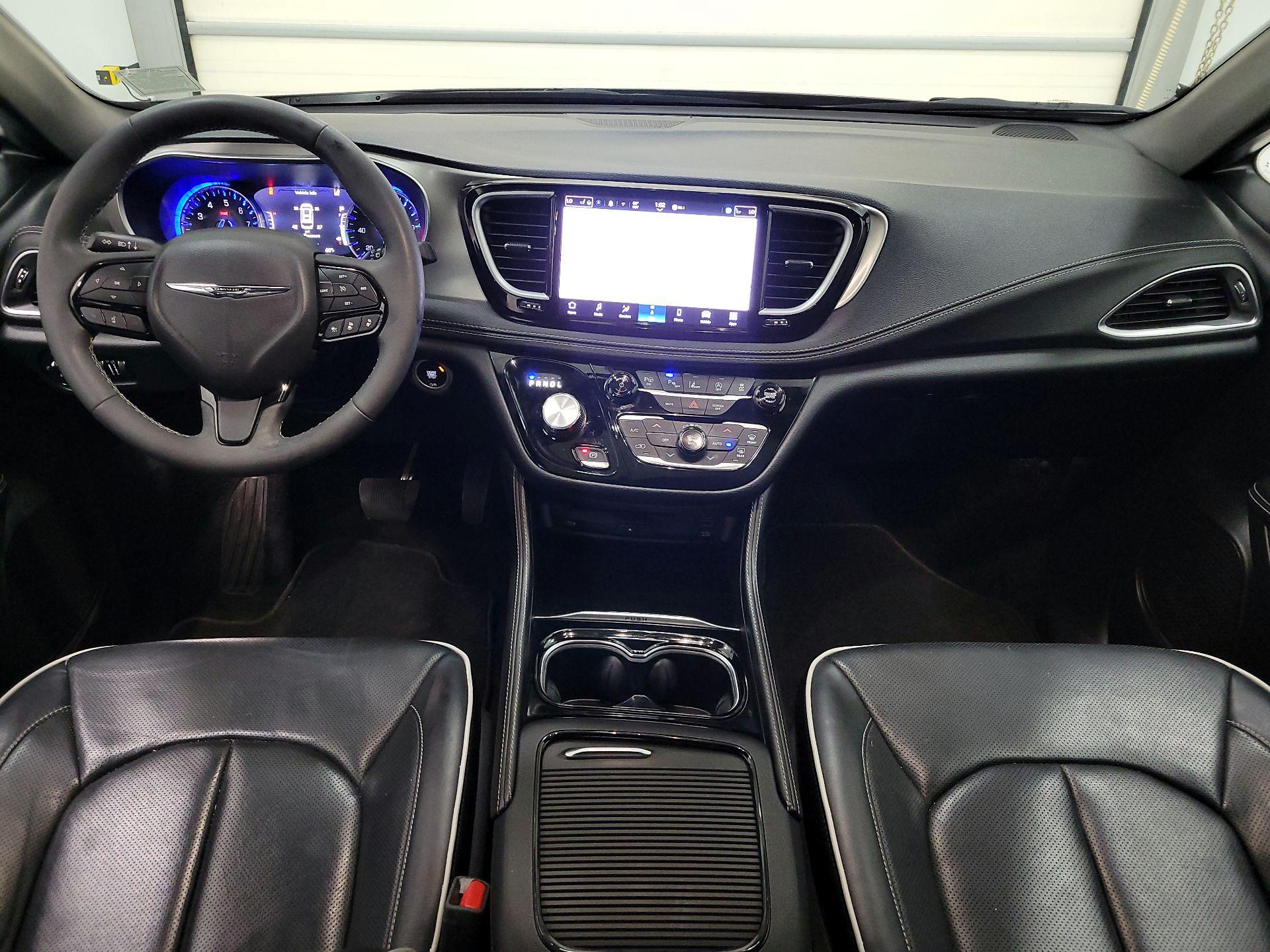Thumbnail: 2023 Chrysler Pacifica - 9