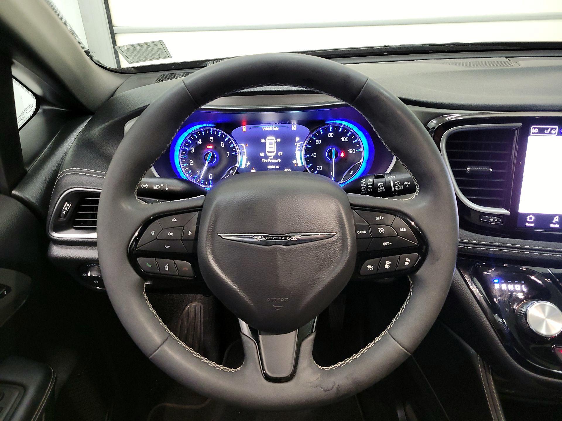 Thumbnail: 2023 Chrysler Pacifica - 10
