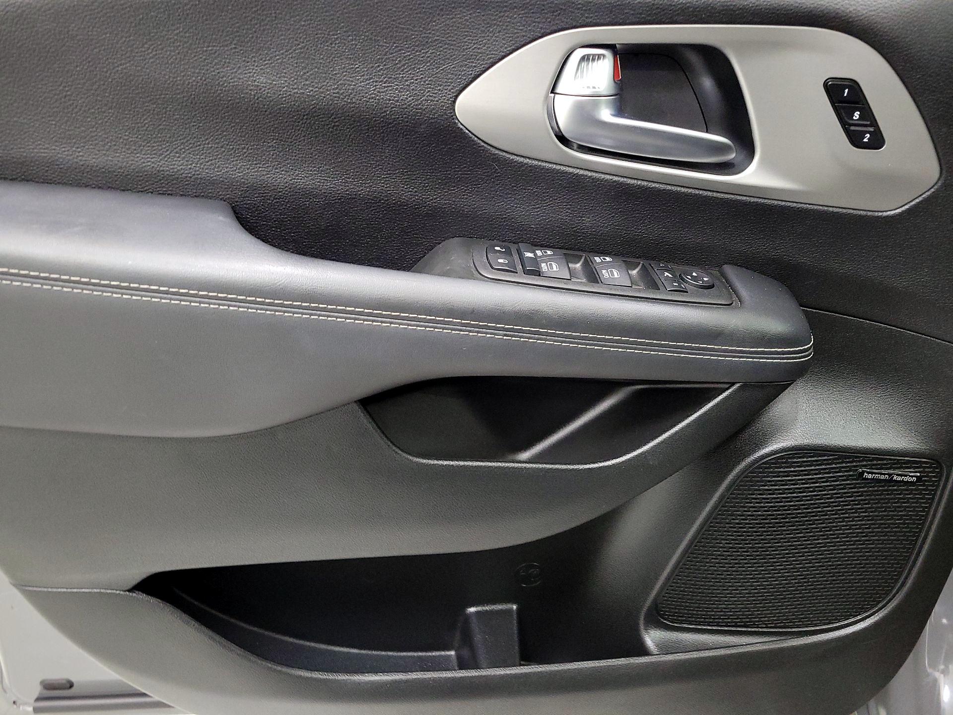 Thumbnail: 2023 Chrysler Pacifica - 12