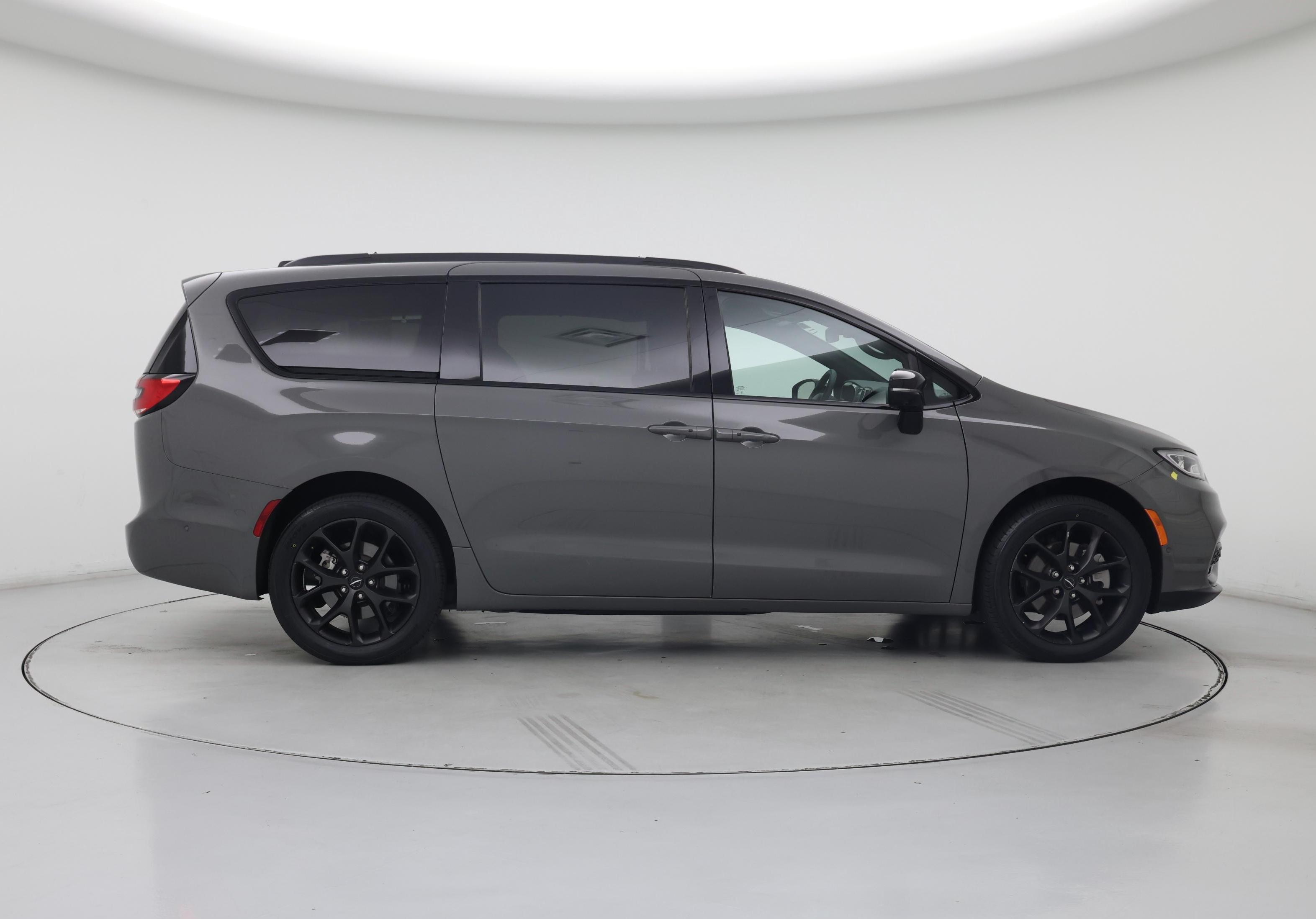 Thumbnail: 2023 Chrysler Pacifica - 7