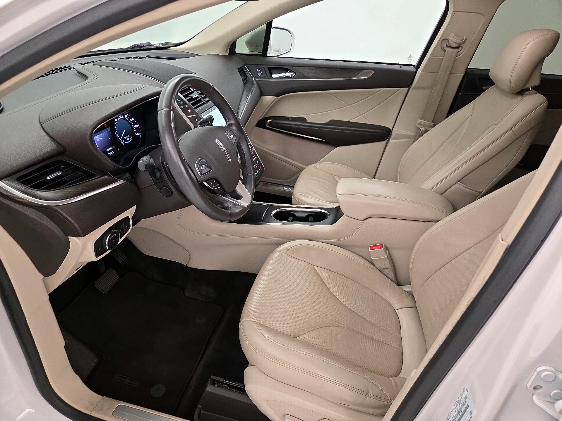 Thumbnail: 2017 Lincoln MKC - 11