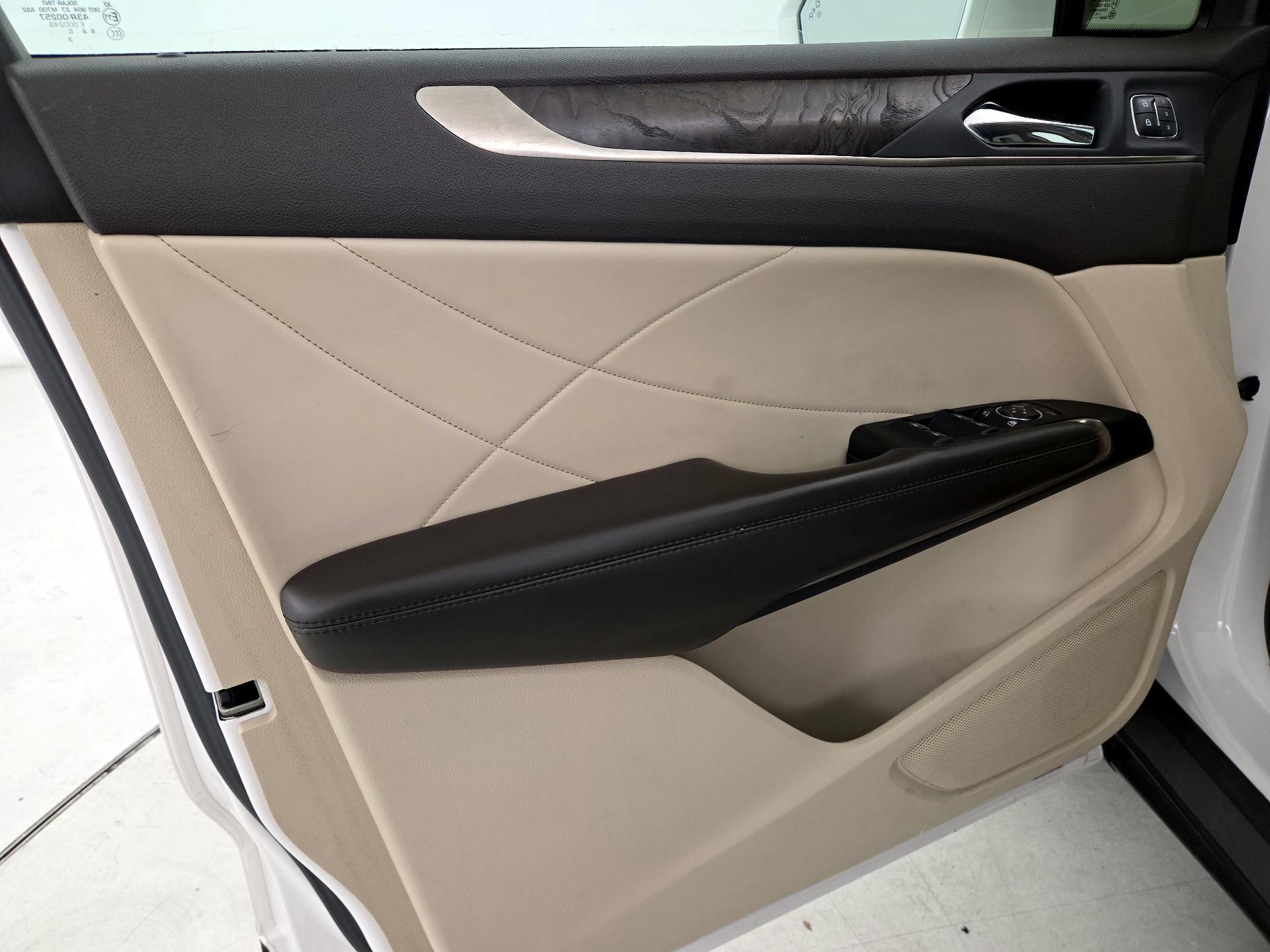 Thumbnail: 2017 Lincoln MKC - 12