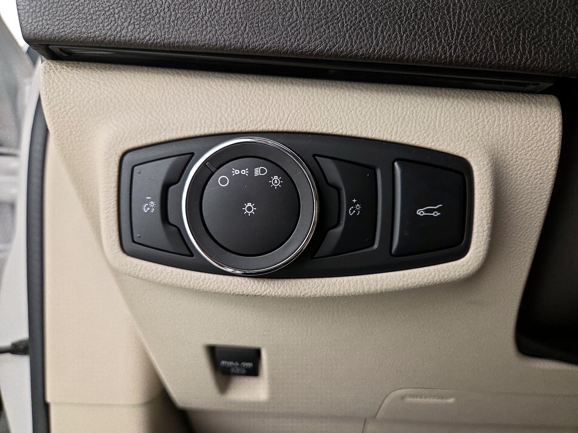 Thumbnail: 2017 Lincoln MKC - 13