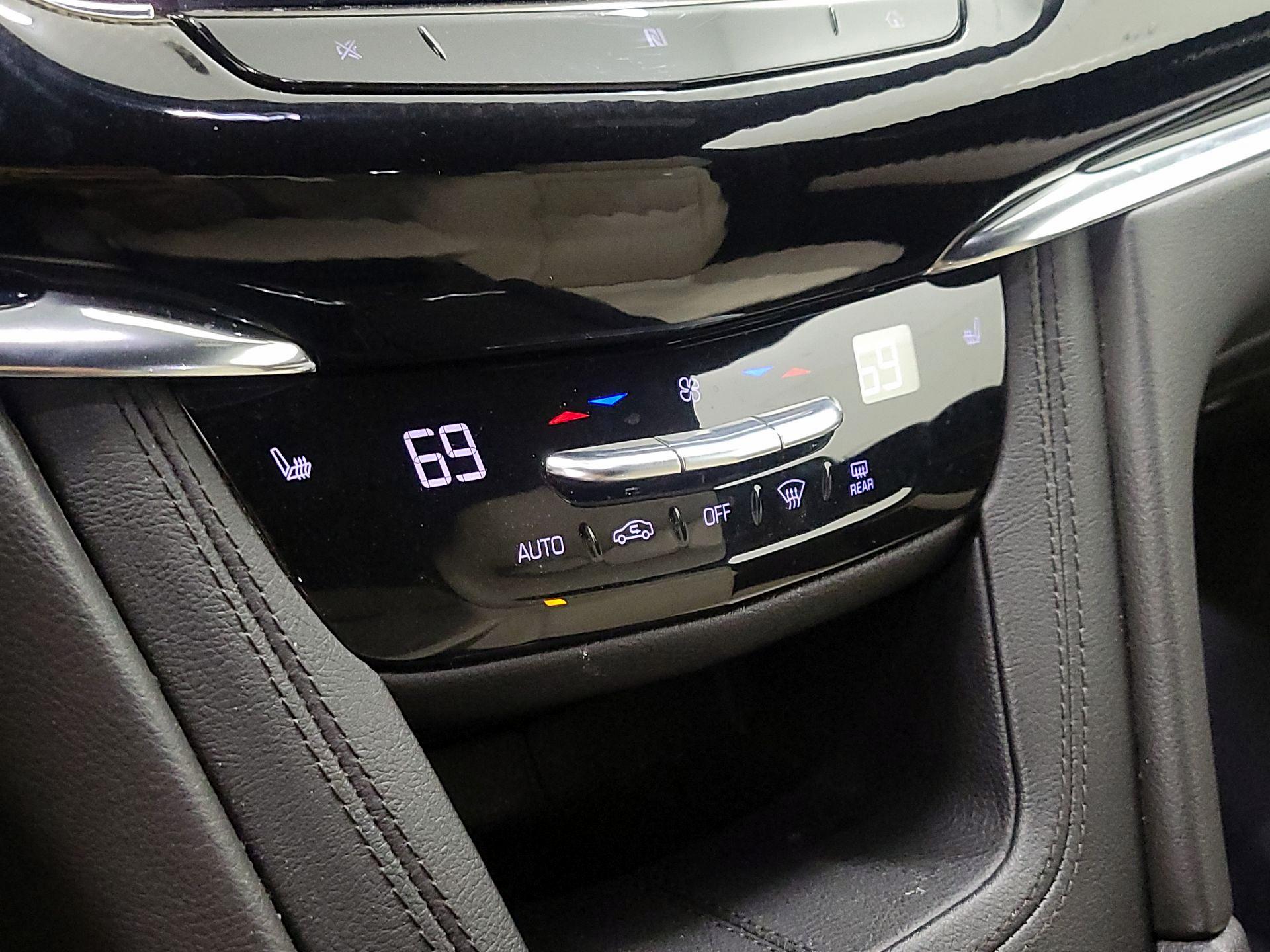 Thumbnail: 2020 Cadillac XT6 - 17