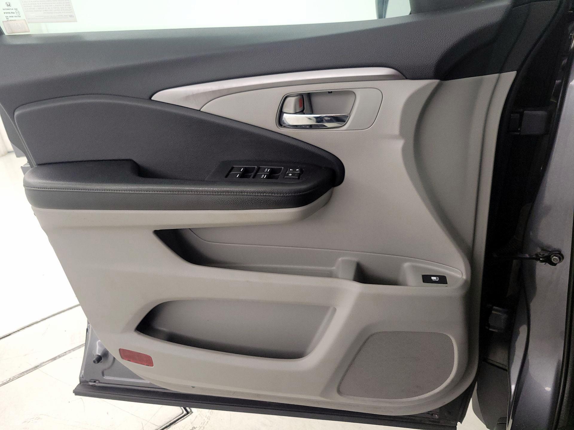 Thumbnail: 2016 Honda Pilot - 12