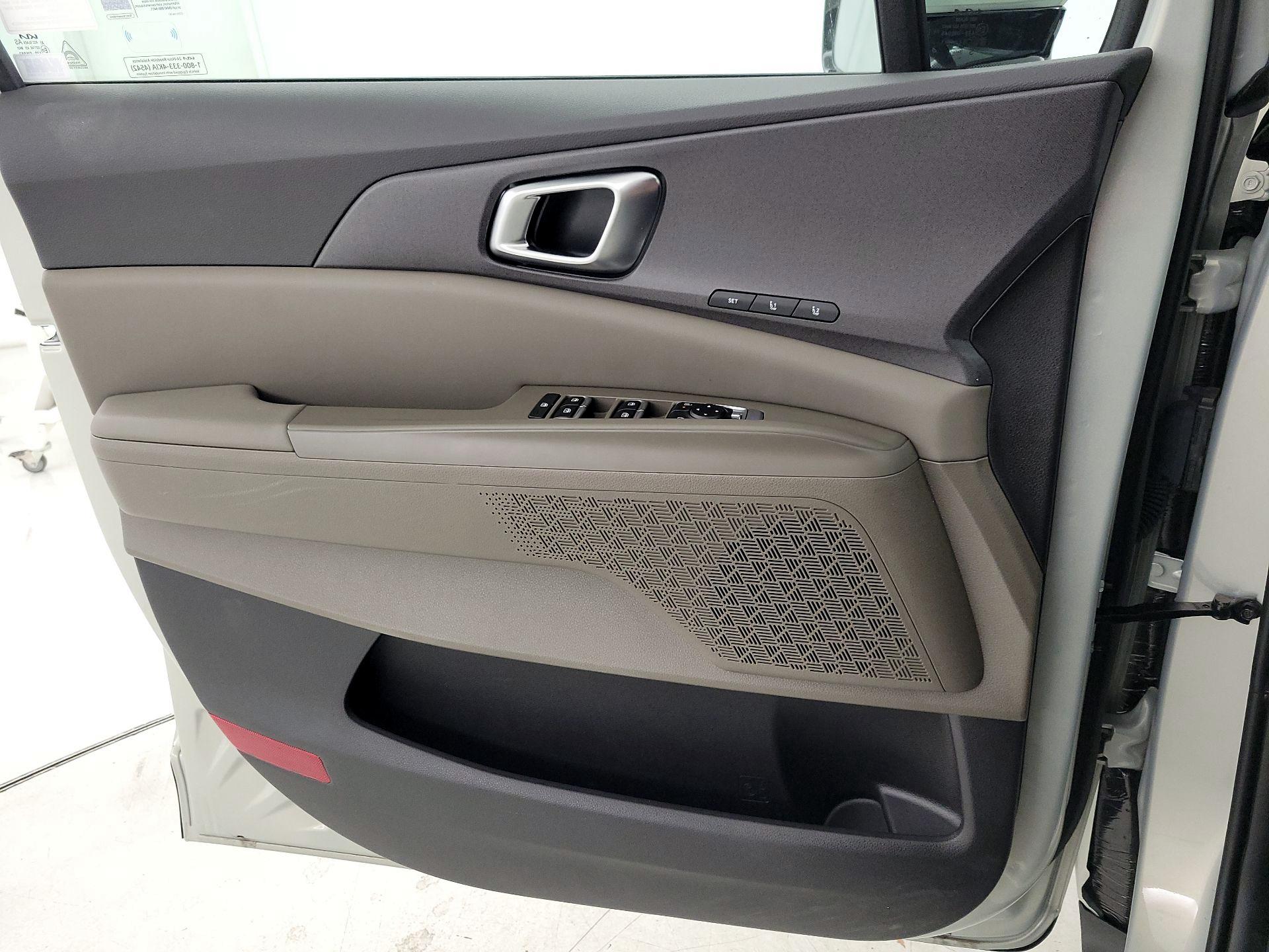 Thumbnail: 2025 Kia Carnival - 12