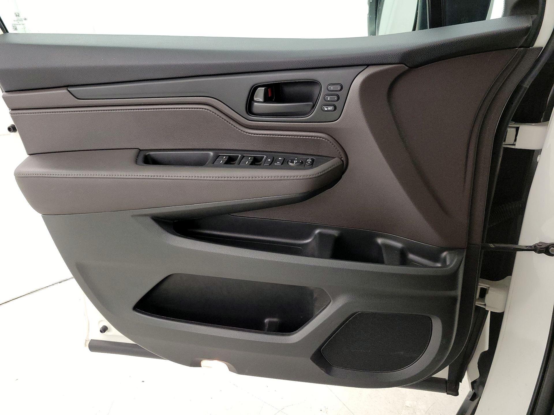 Thumbnail: 2019 Honda Odyssey - 12