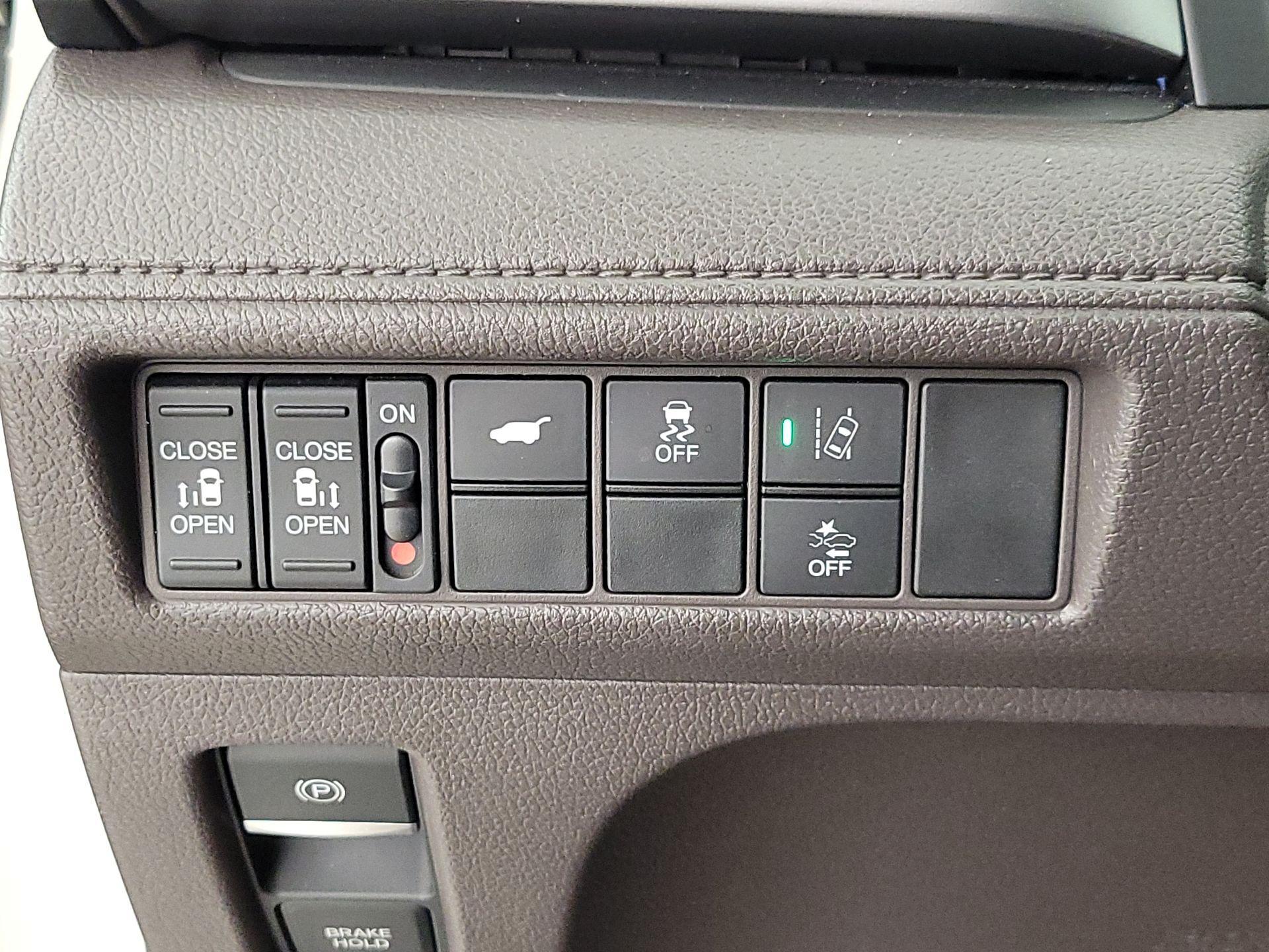 Thumbnail: 2019 Honda Odyssey - 13