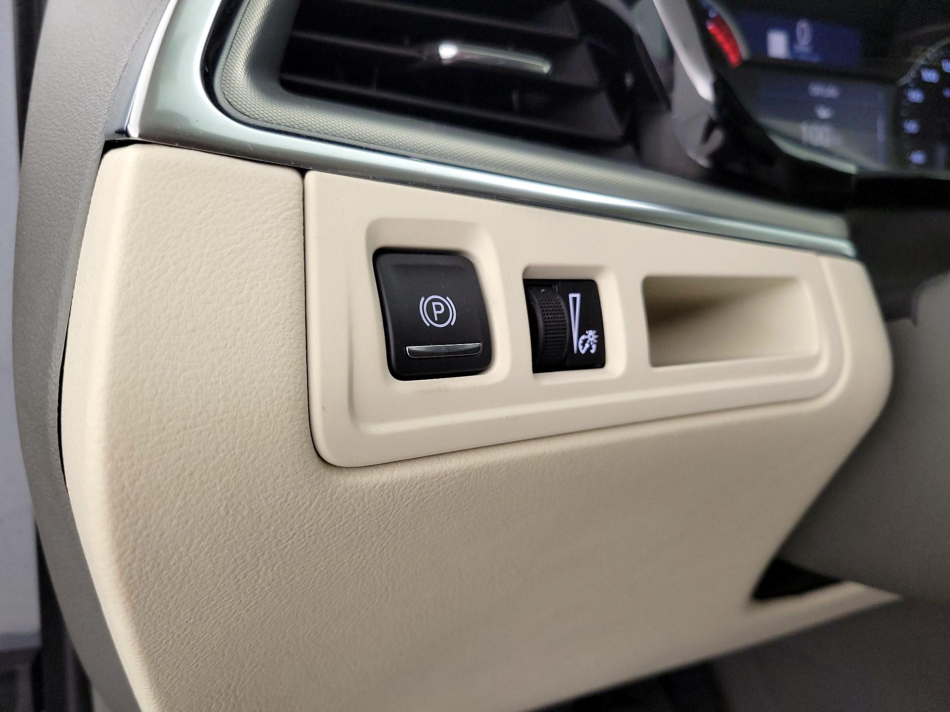 Thumbnail: 2021 Cadillac XT5 - 13