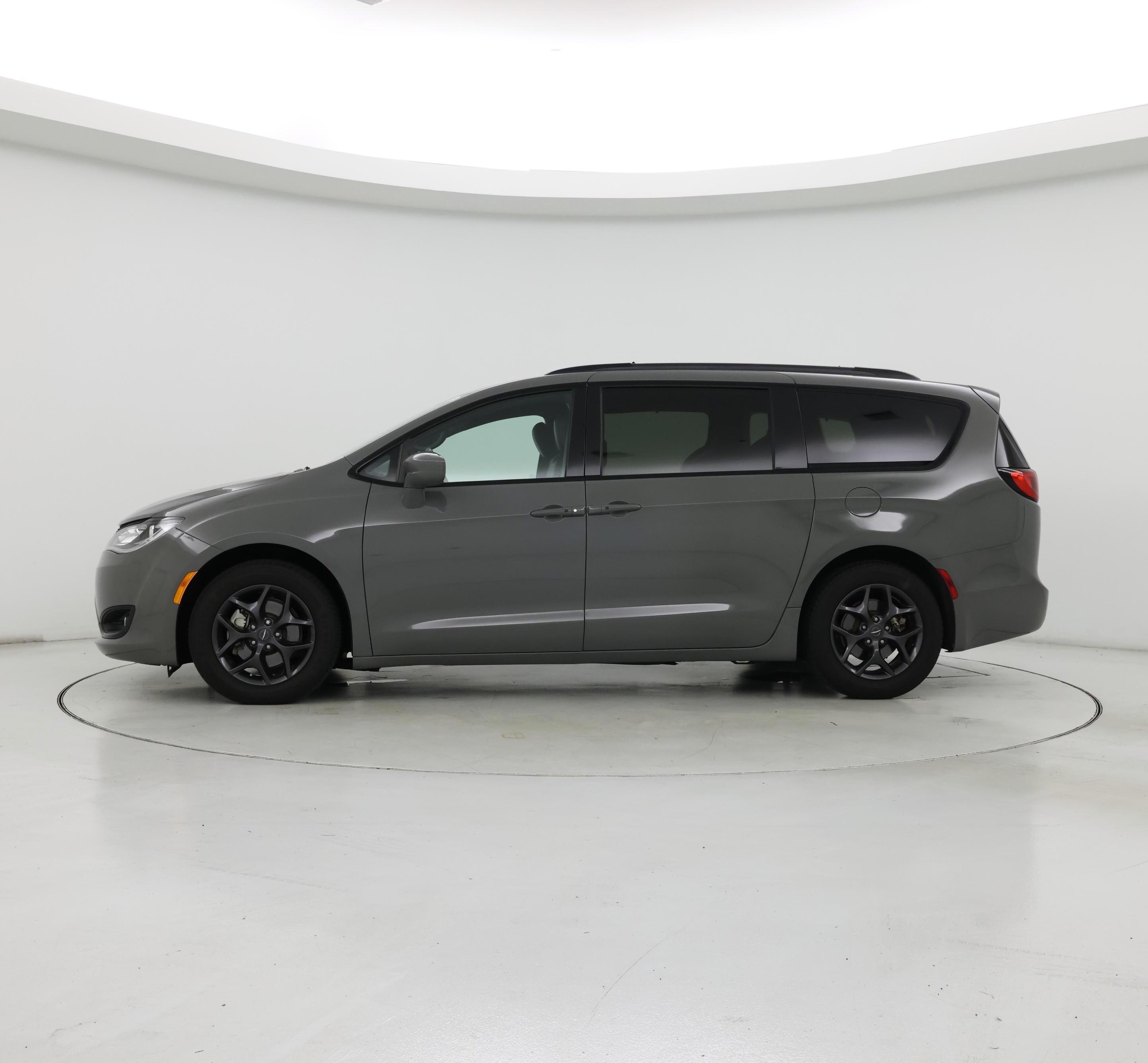Thumbnail: 2020 Chrysler Pacifica - 3